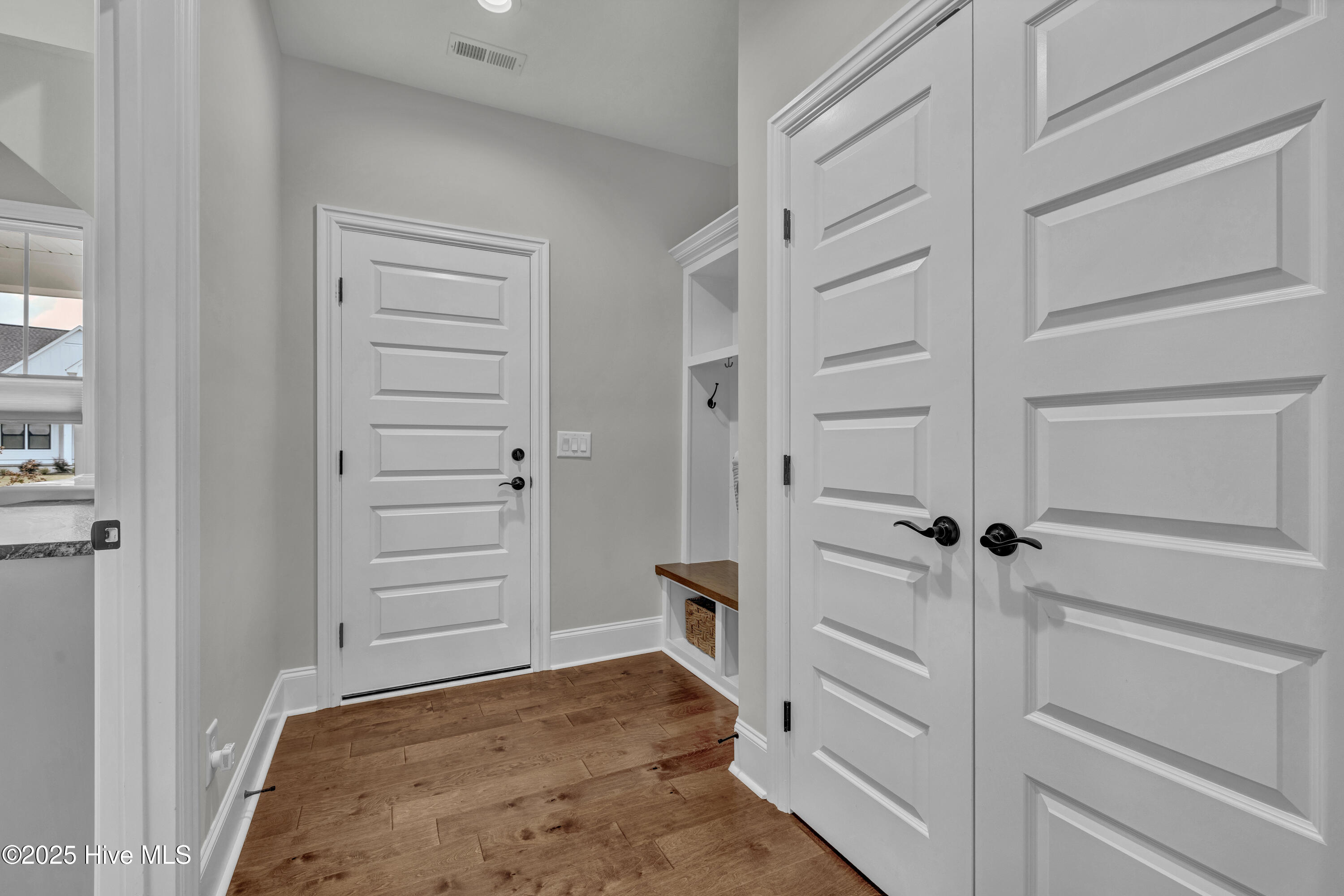 100557399 | Photo 39