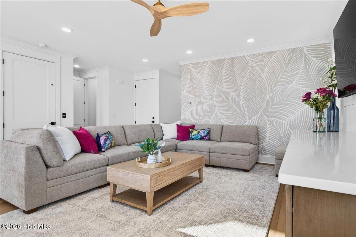 100543299 | Photo 11