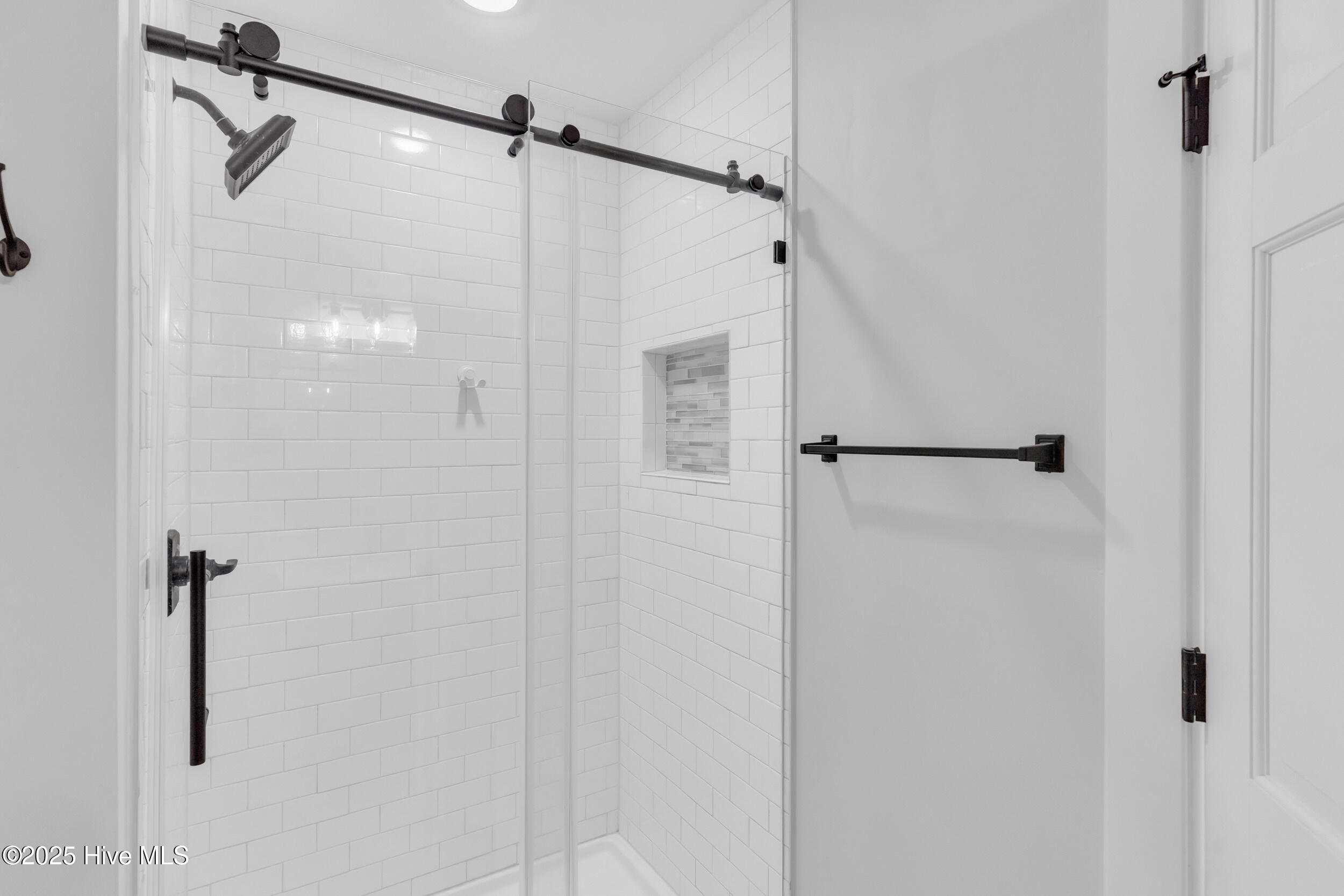 100538060 | Photo 21