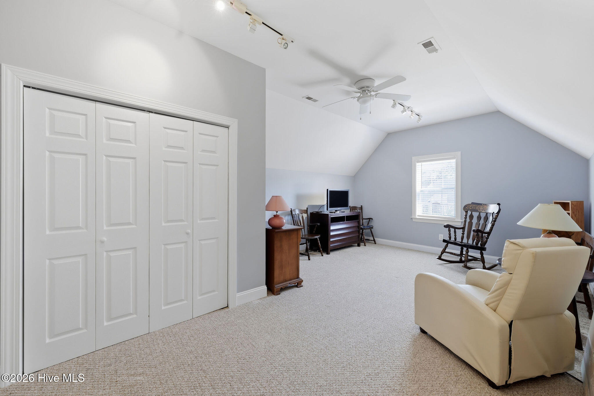 100558304 | Photo 48