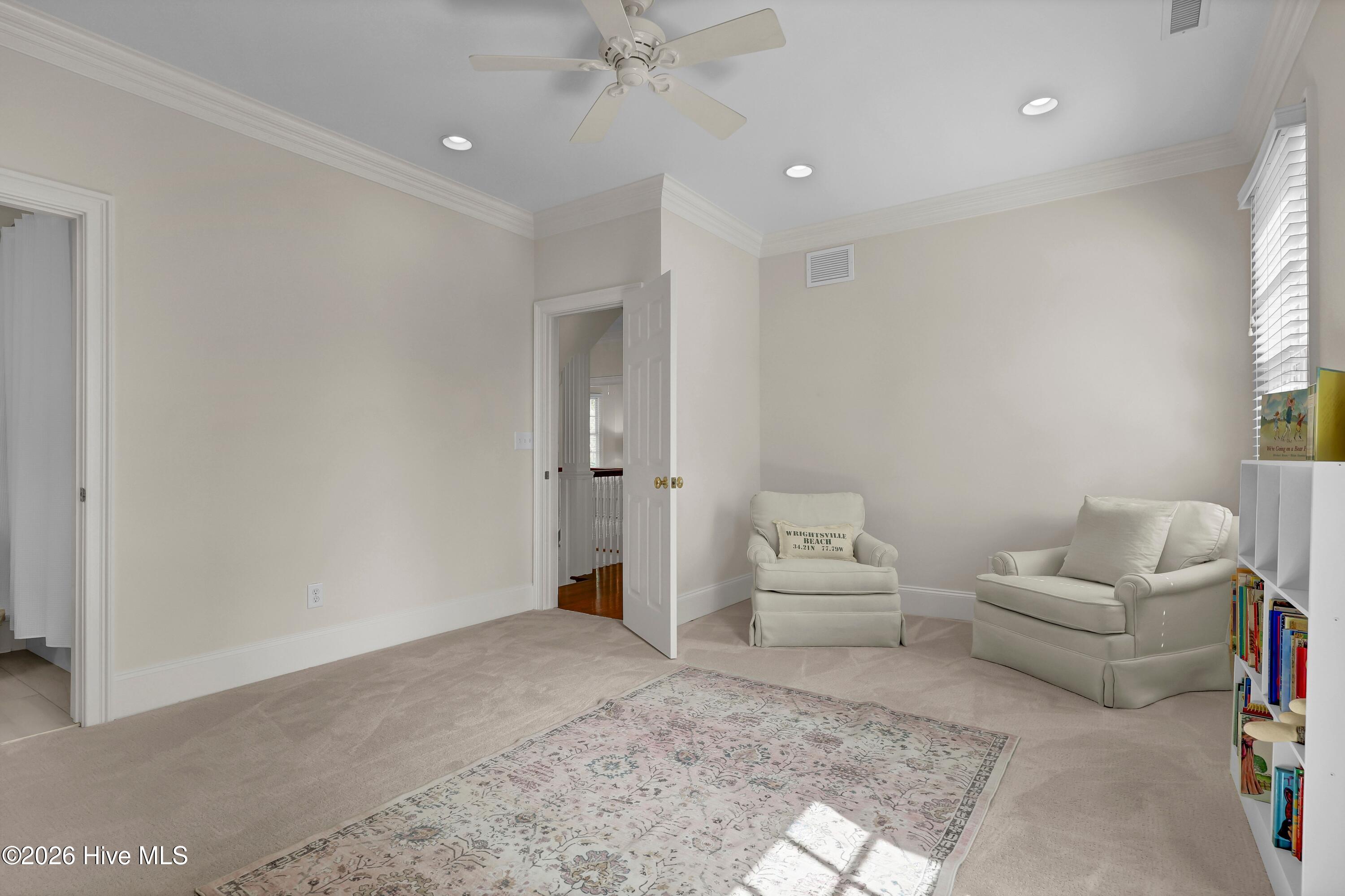 100569370 | Photo 41