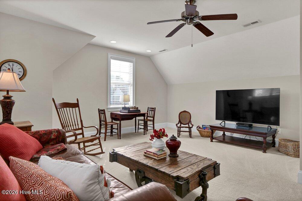 100550576 | Photo 39