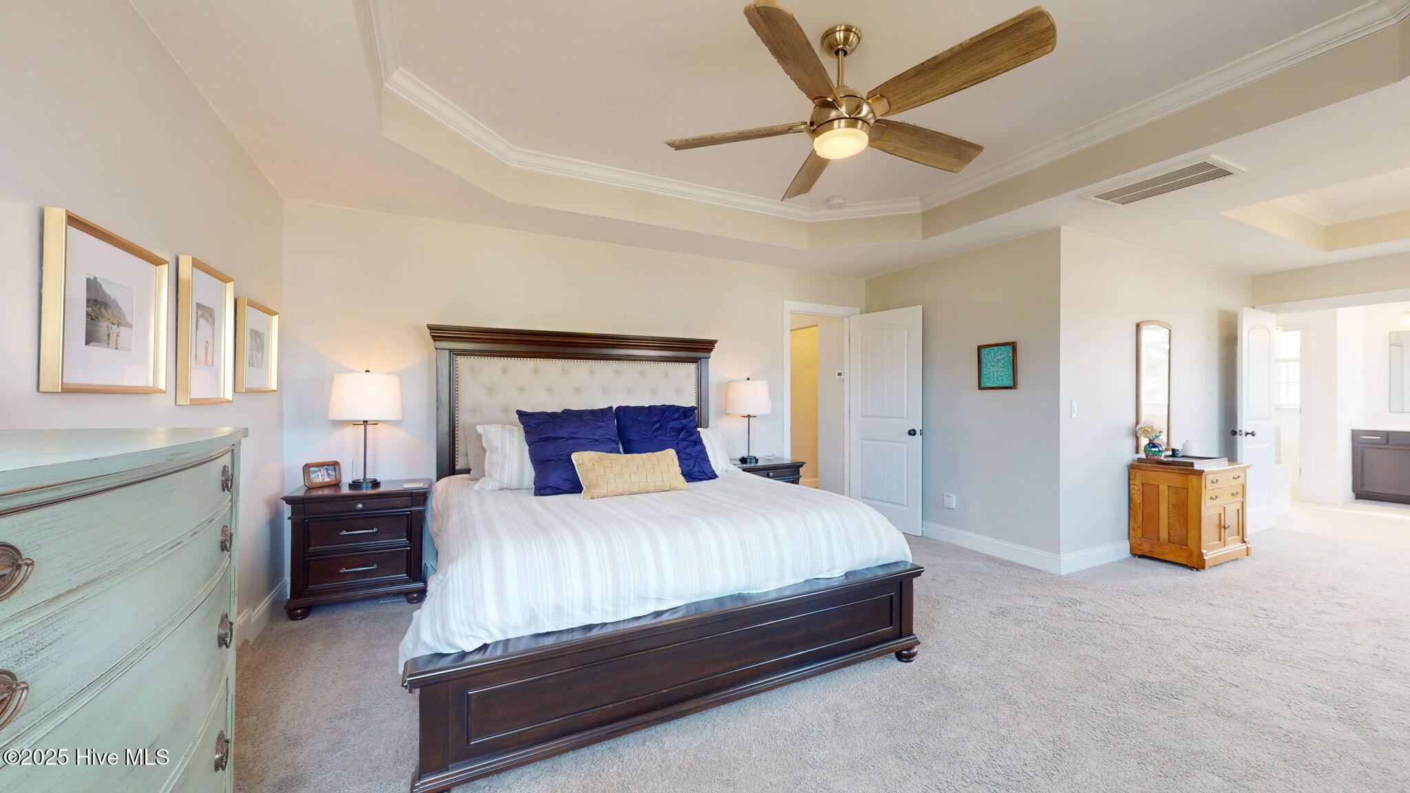 100530169 | Photo 40