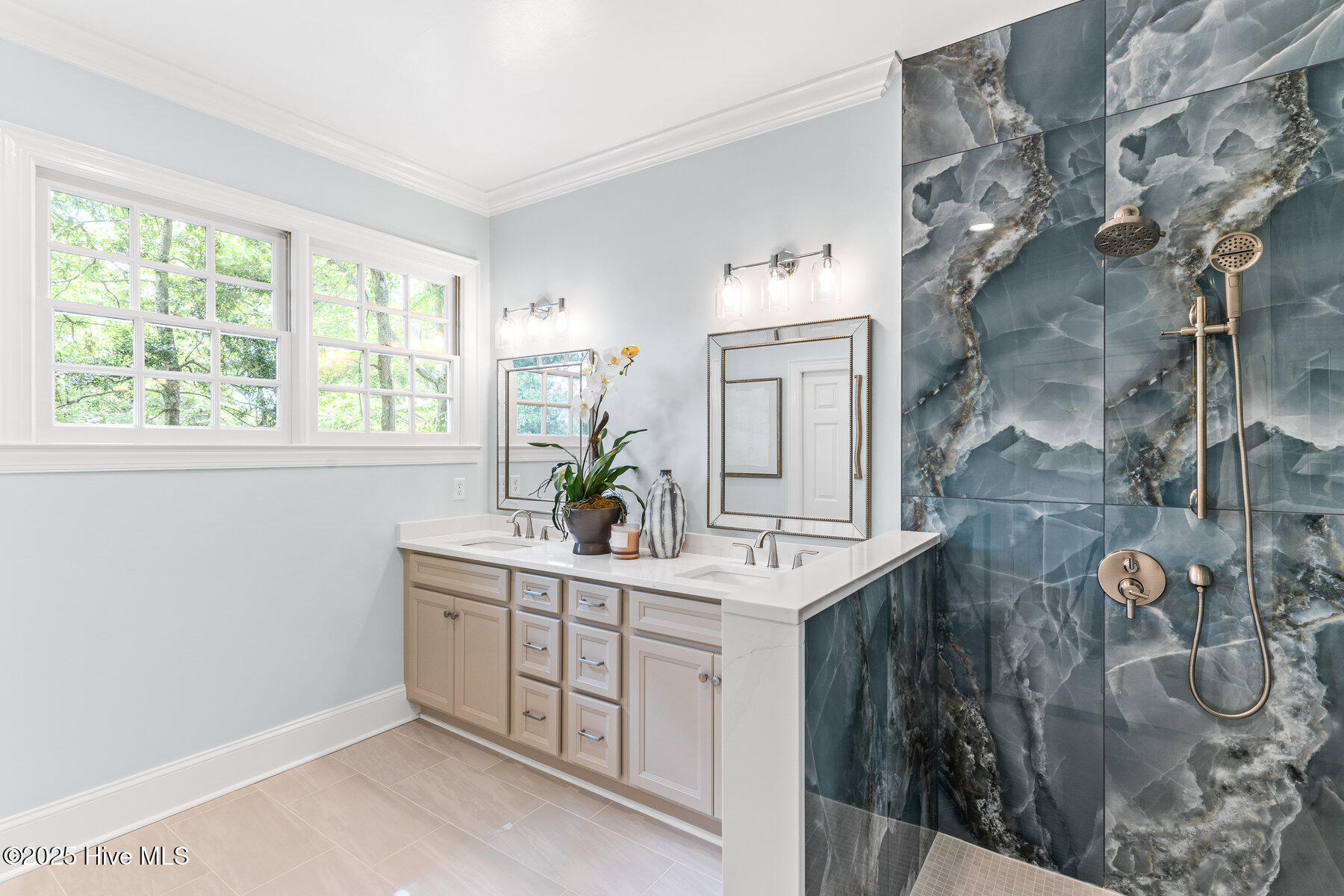 100489617 | Photo 13