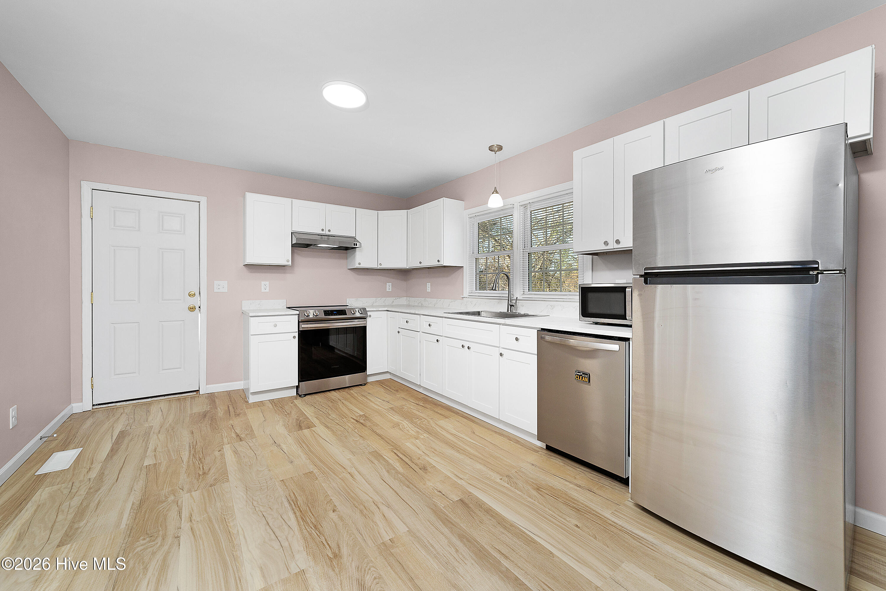 Homes for sale in New Bern, NC | 107 Poplar St, New Bern, NC 28560 | MLS# 100549127