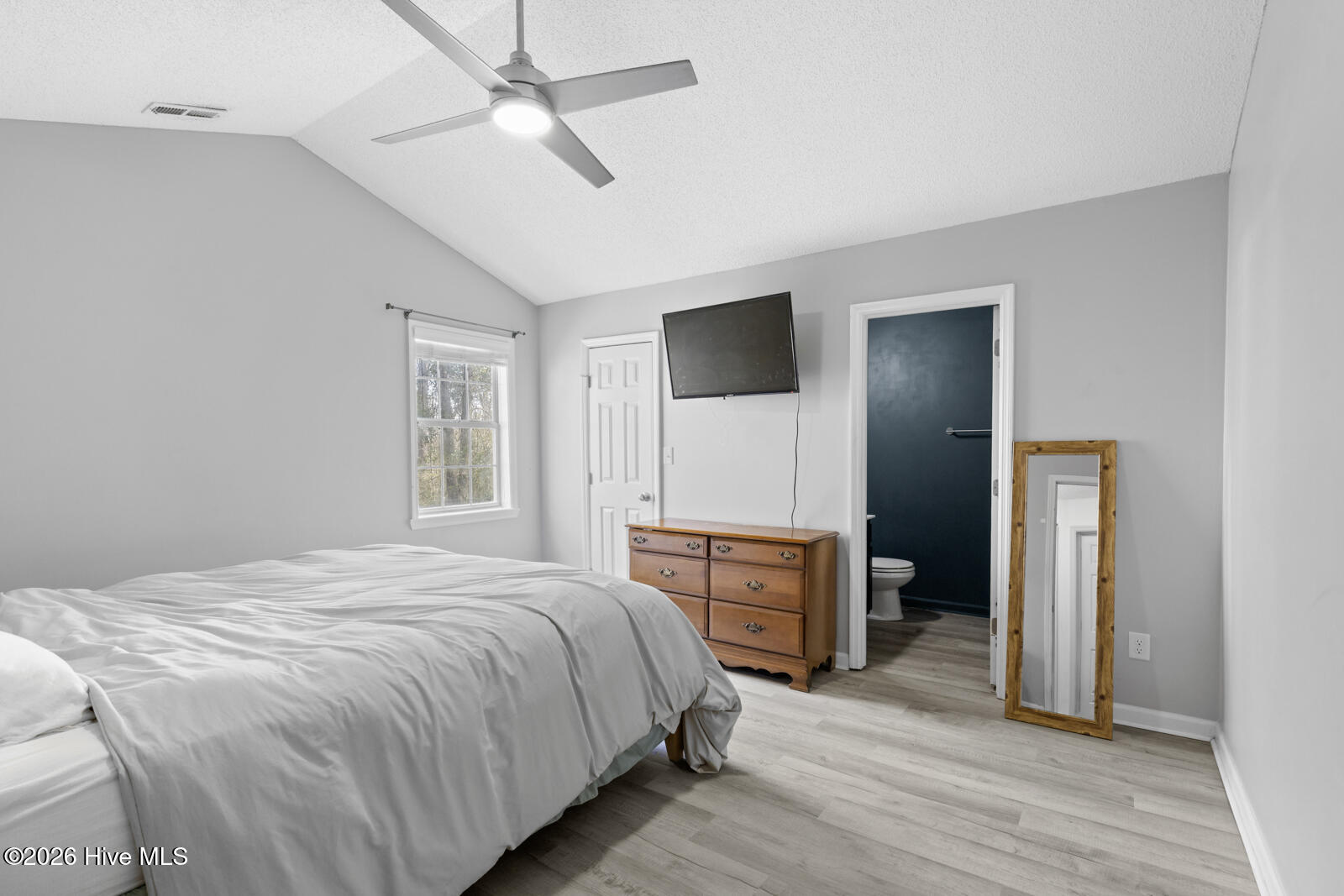 100565637 | Photo 13