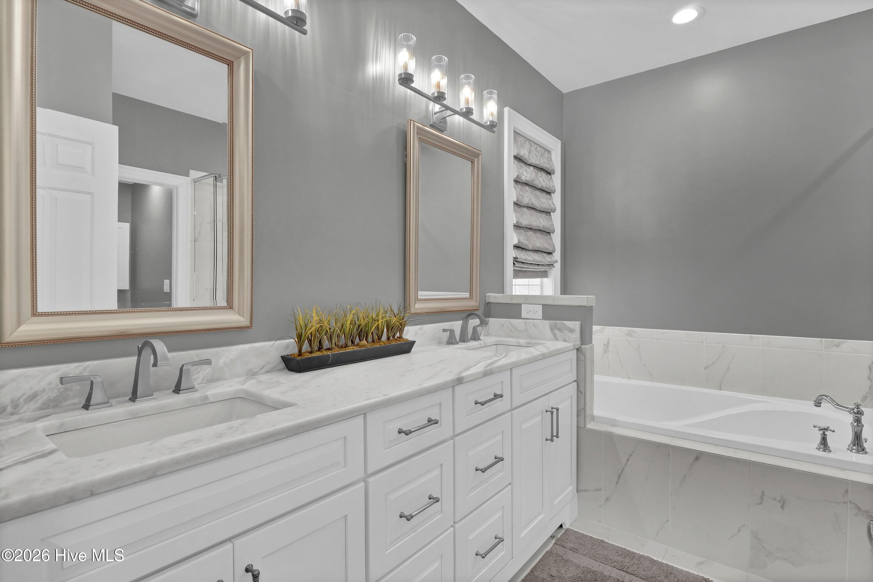 100563212 | Photo 25