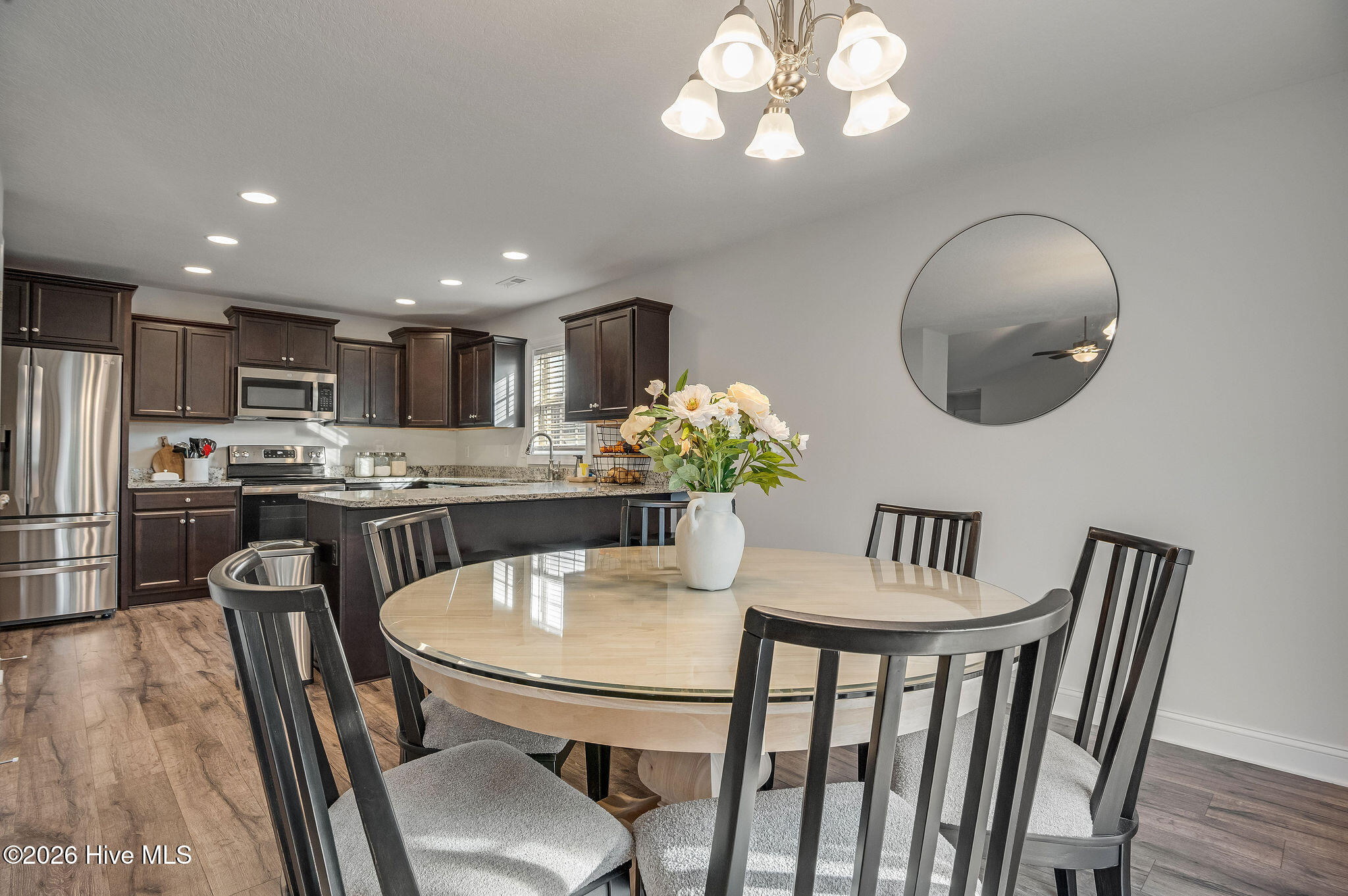 100568428 | Photo 13