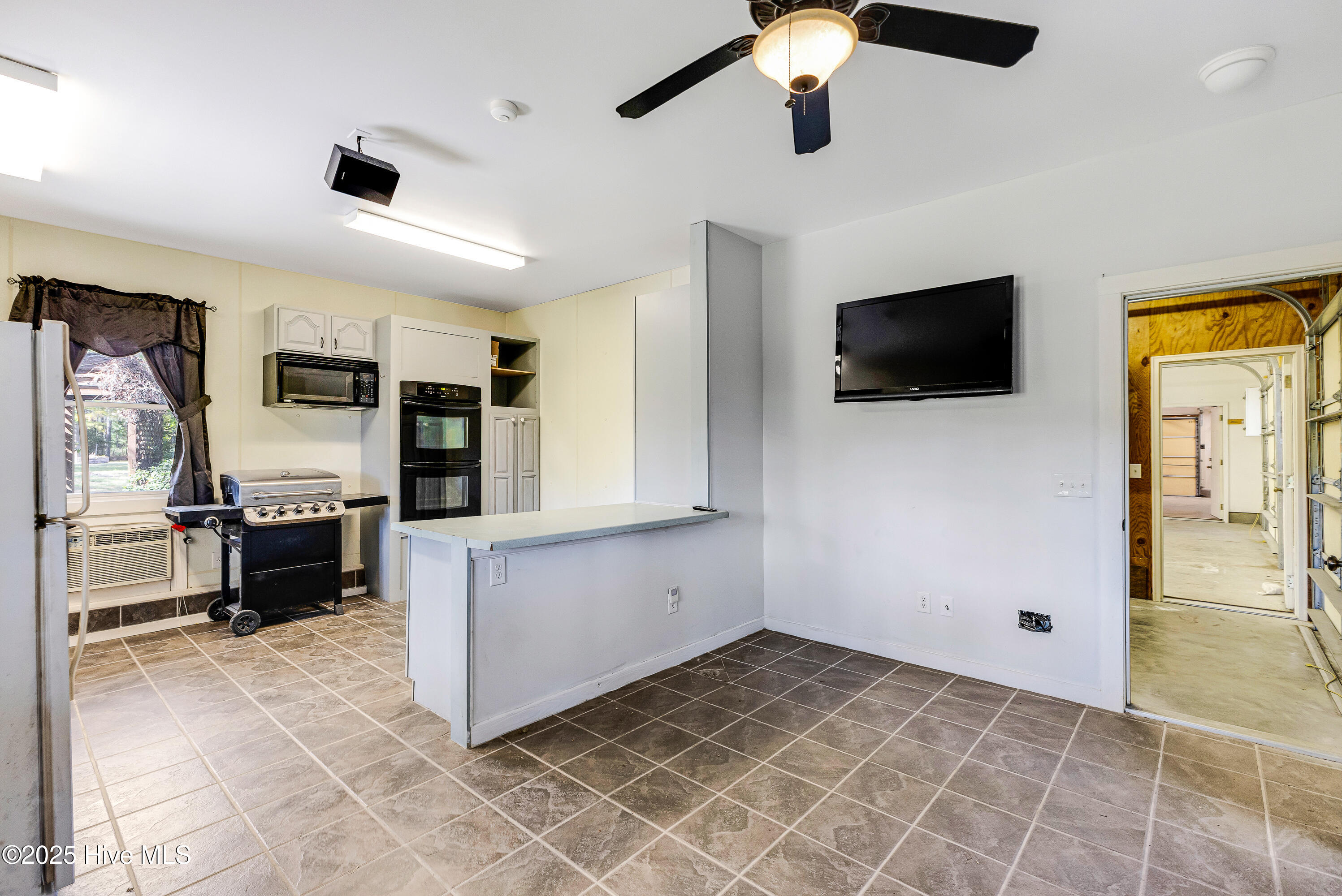 100538127 | Photo 39