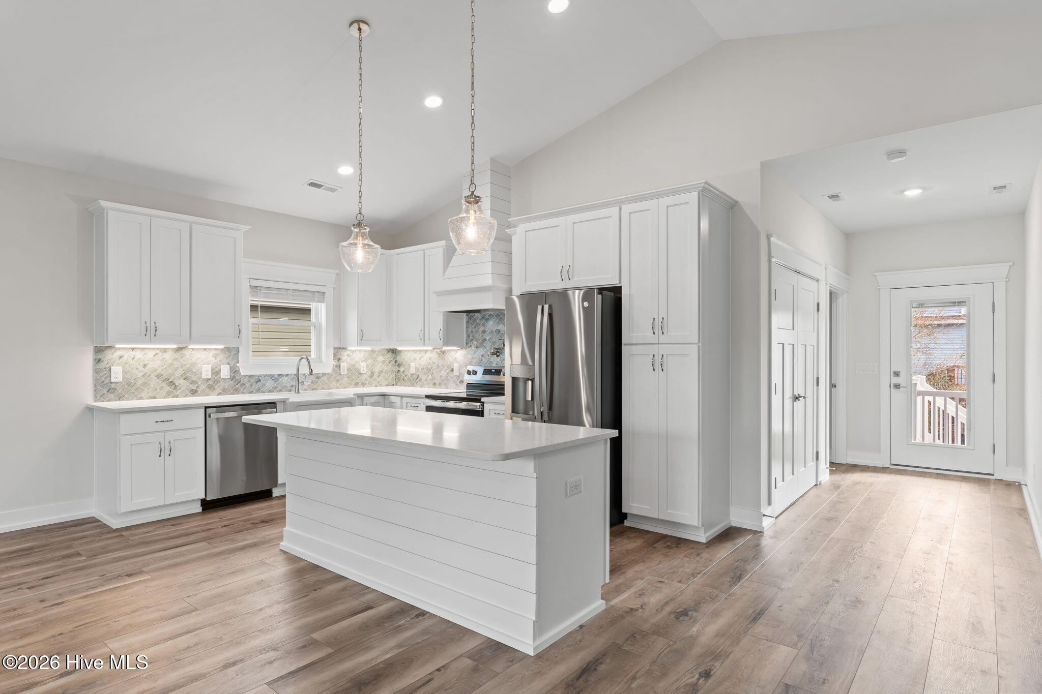 100541241 | Photo 16