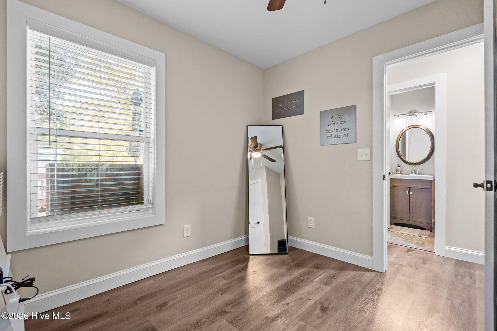 100546520 | Photo 18