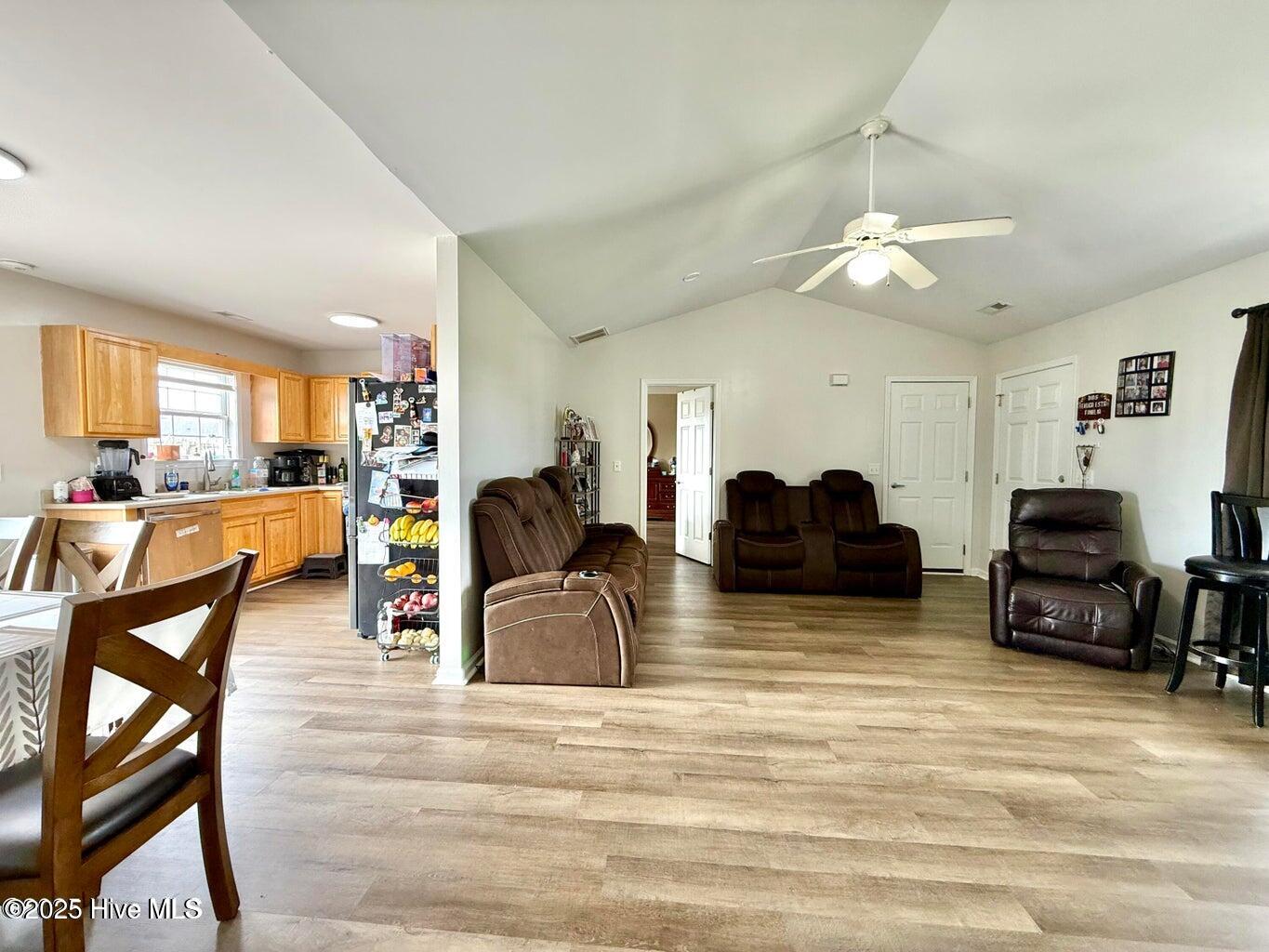 100528978 | Photo 13