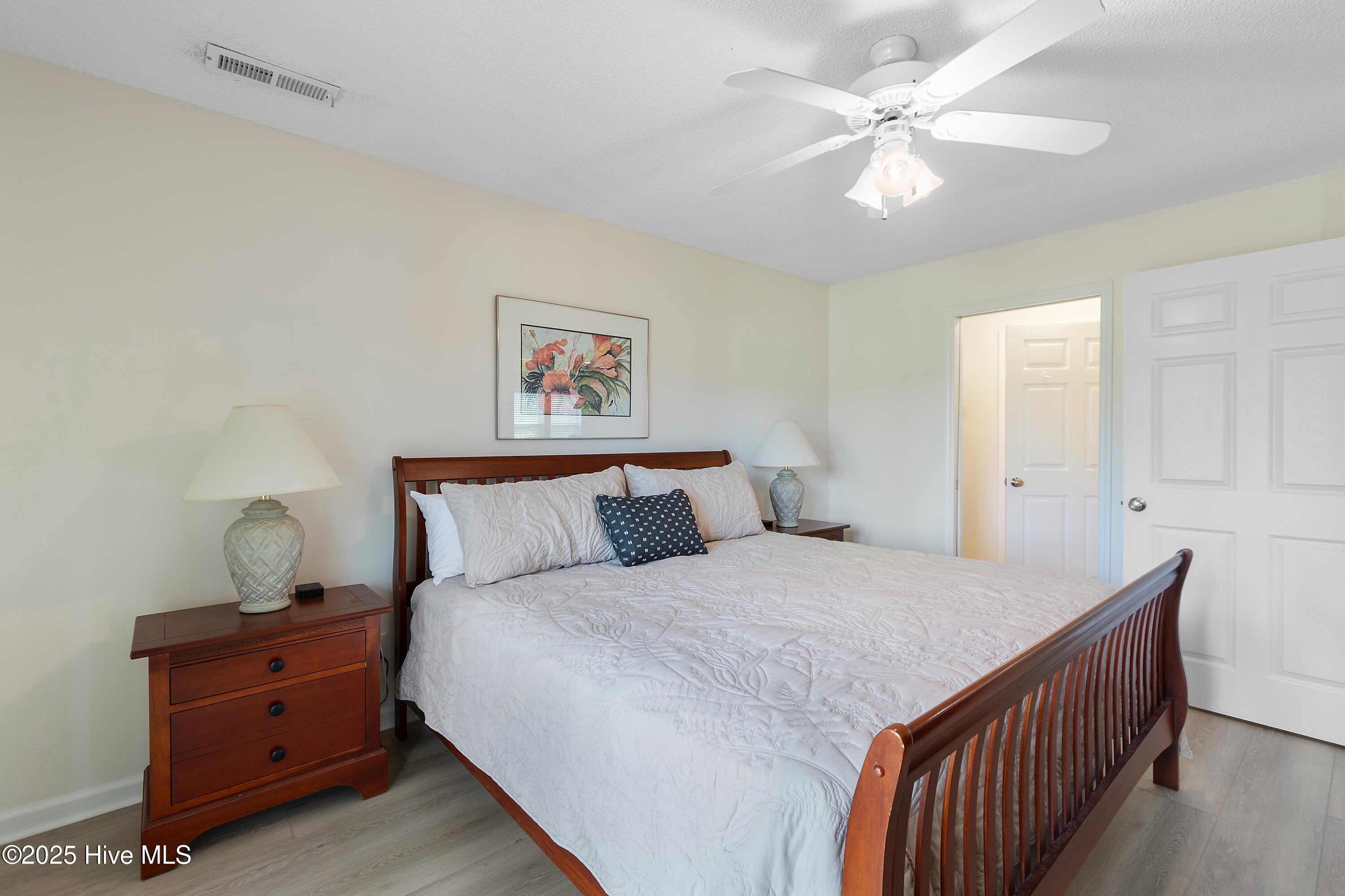 100508333 | Photo 14