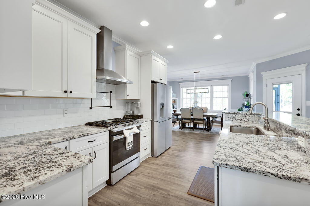 100547742 | Photo 11