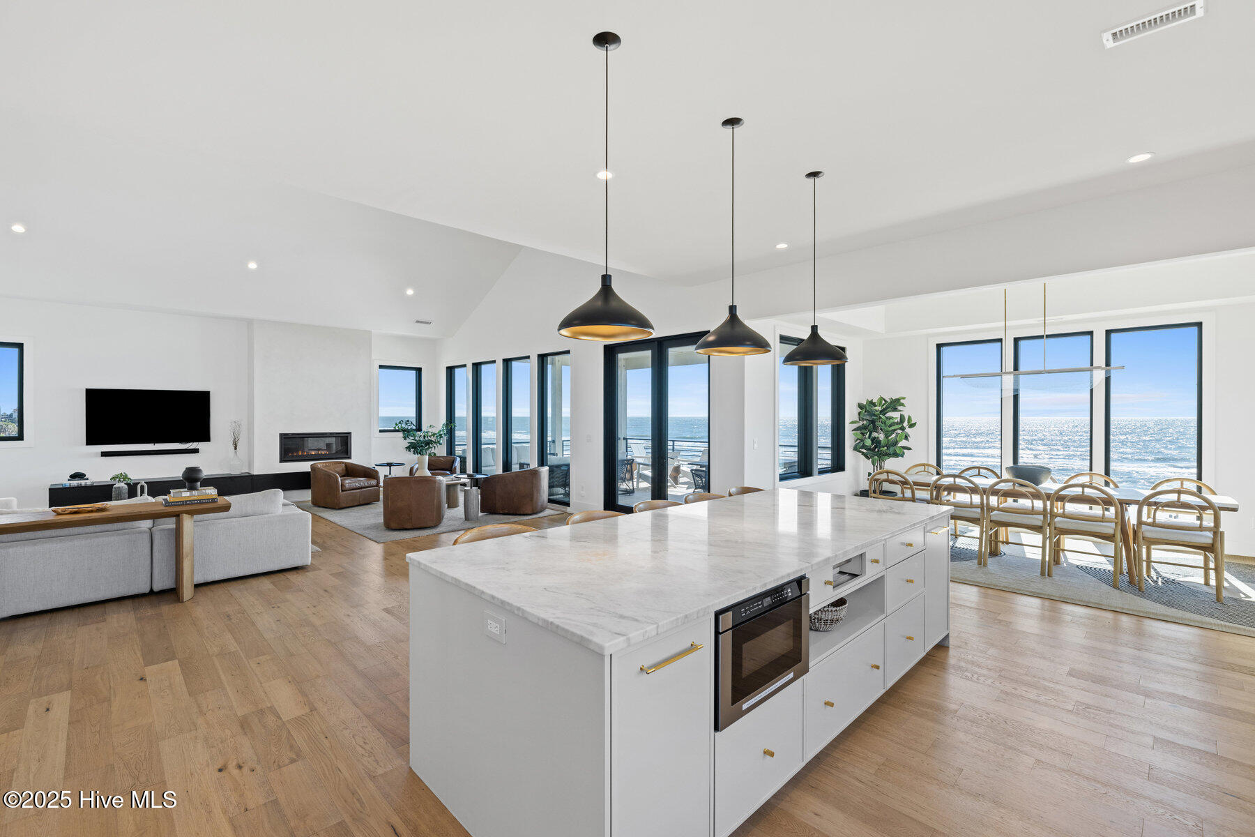 100535055 | Photo 10