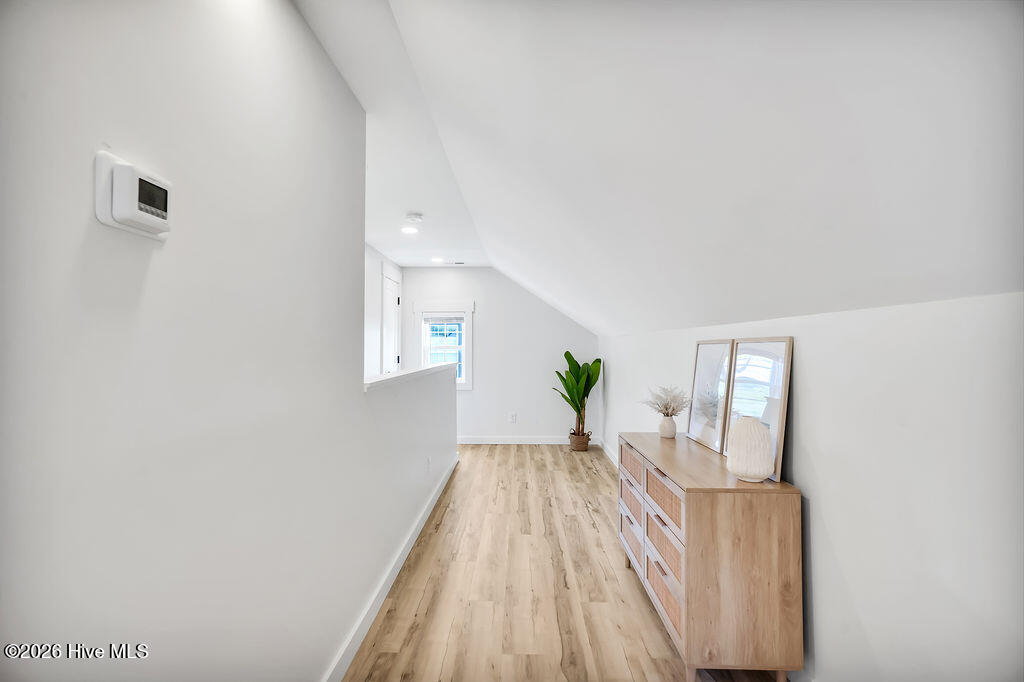 100566148 | Photo 24