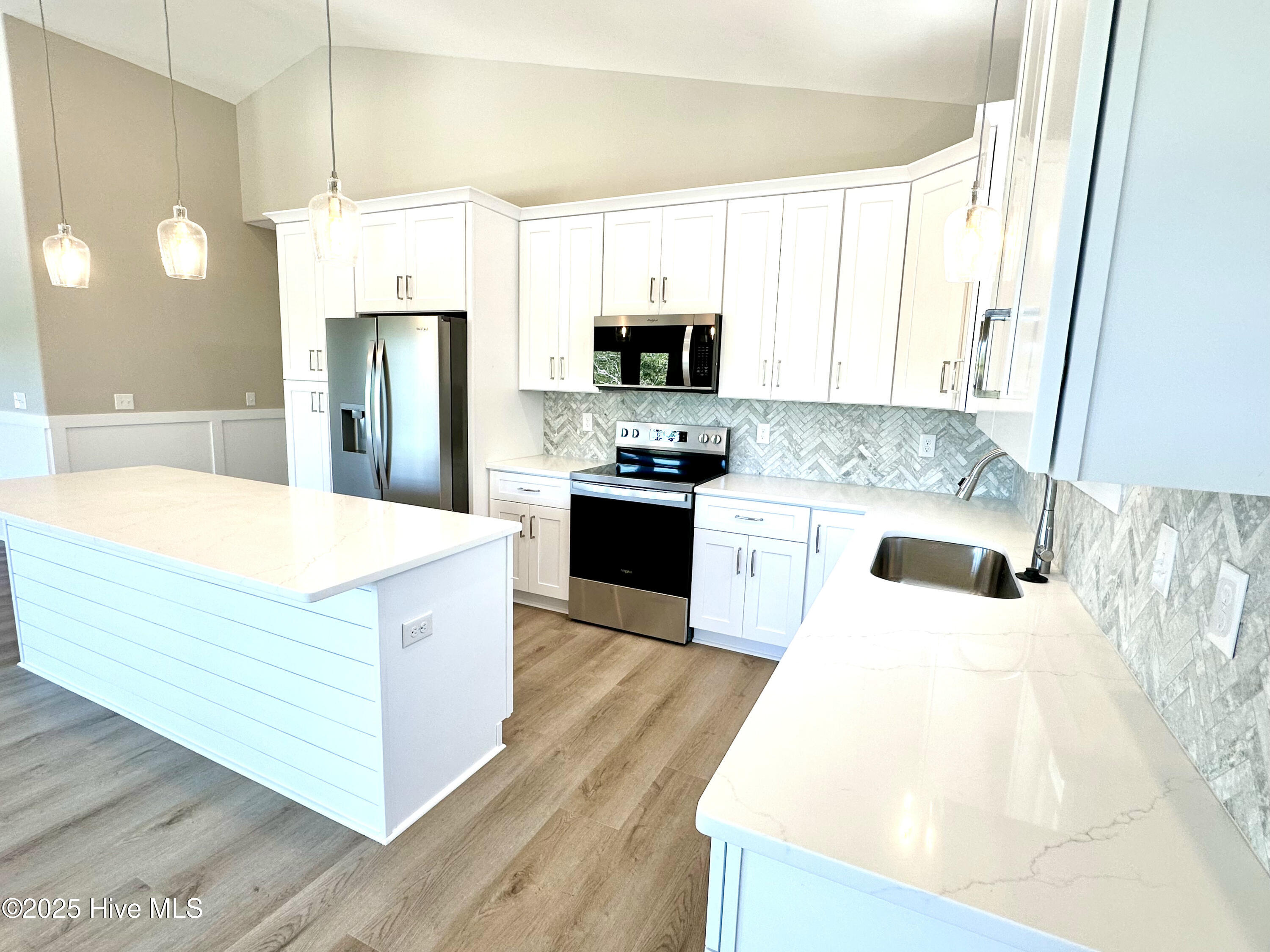 100537365 | Photo 68