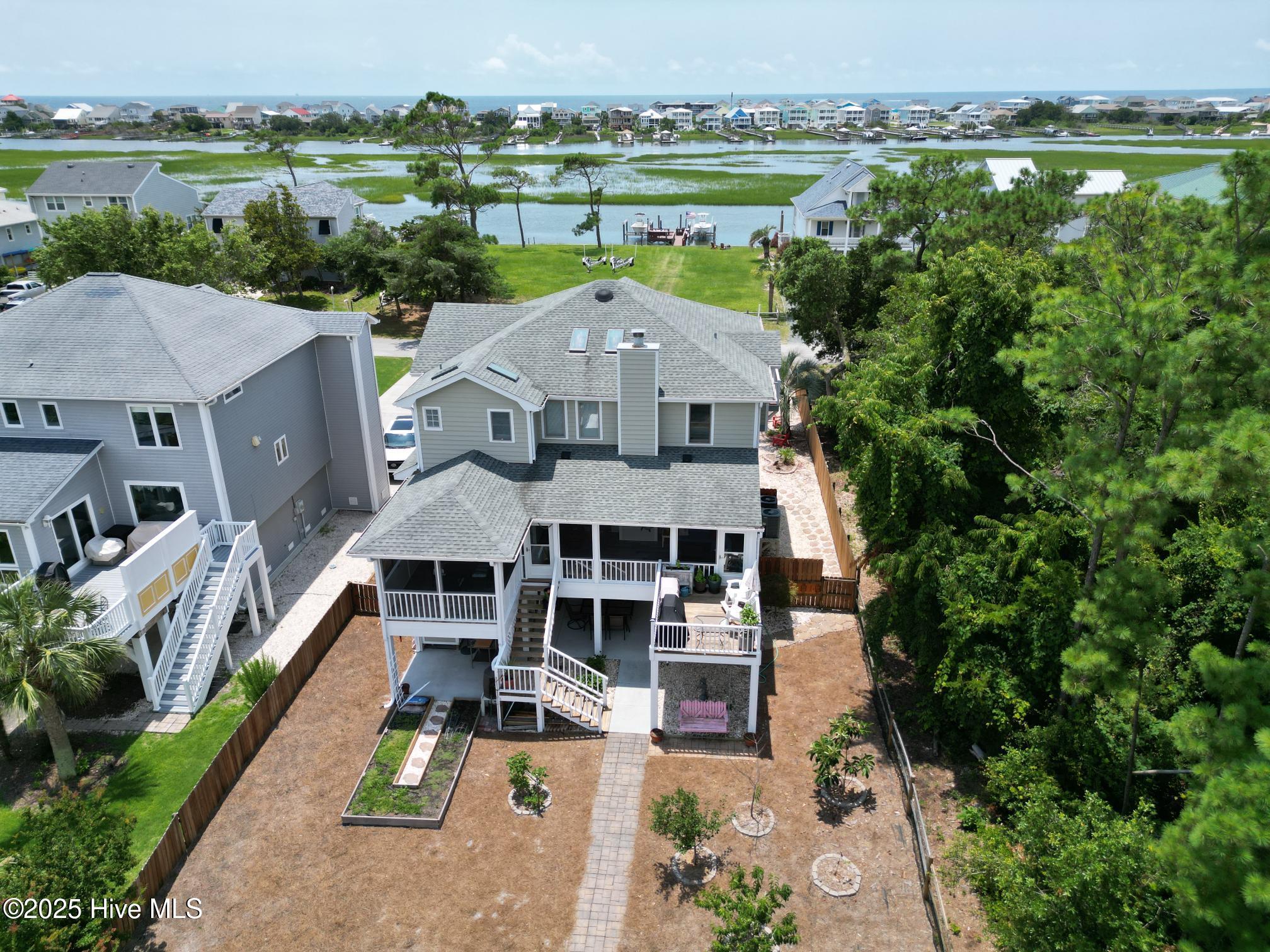 100521954 | Photo 11