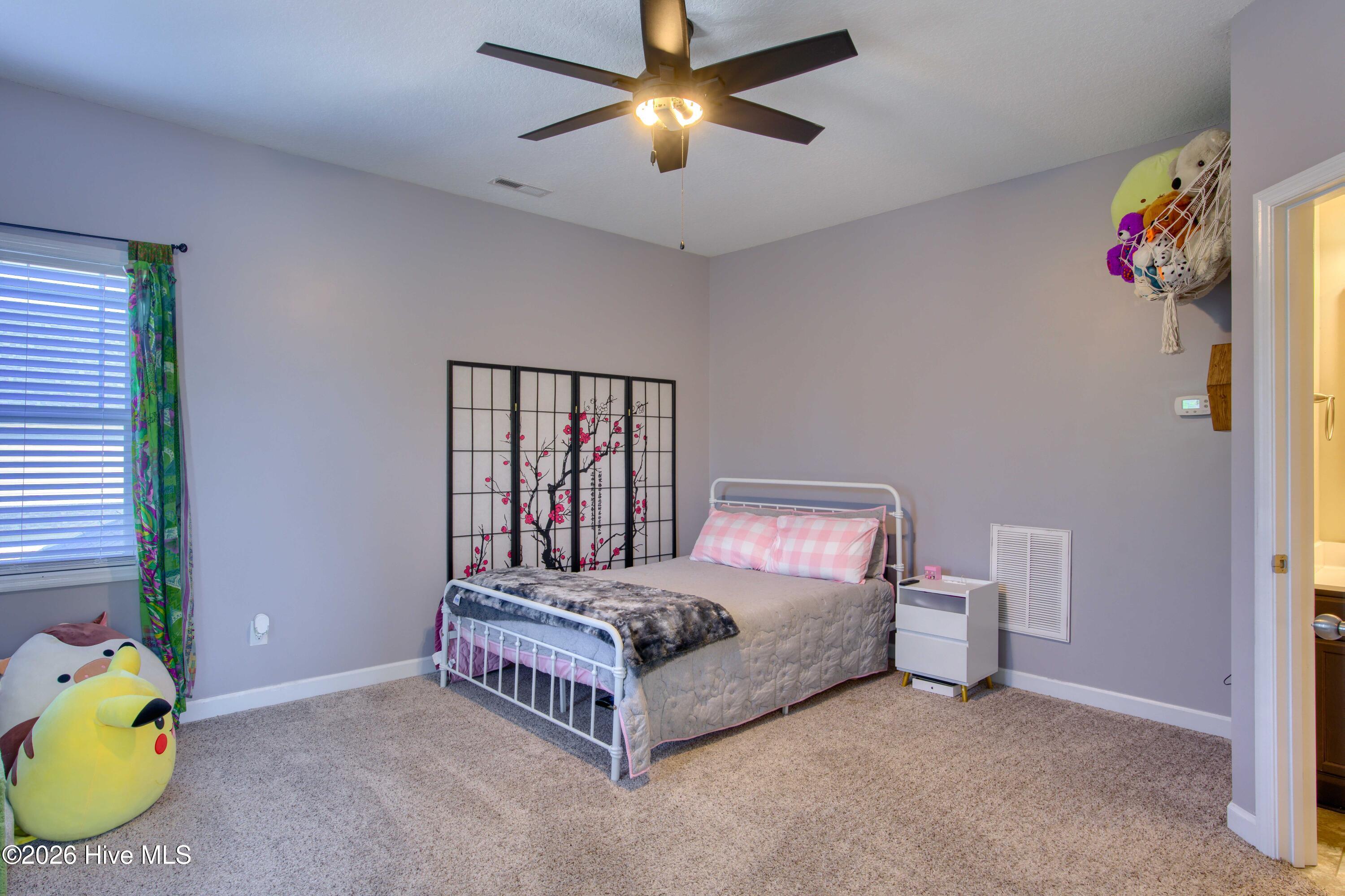 100558349 | Photo 25