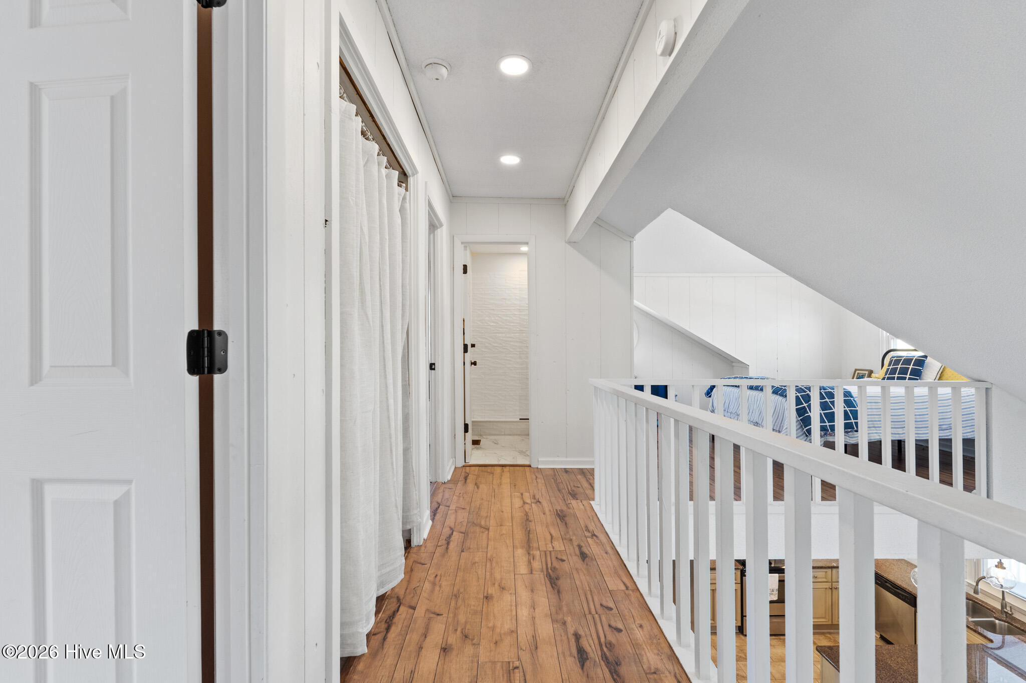 100564426 | Photo 27