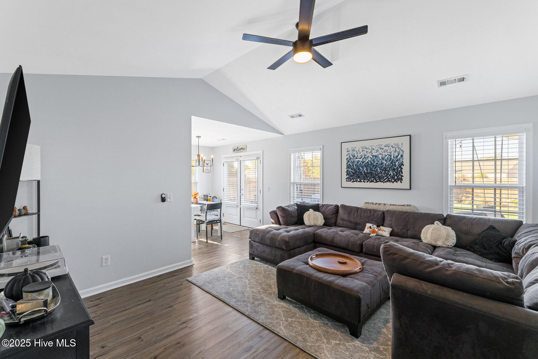 100539612 | Photo 11