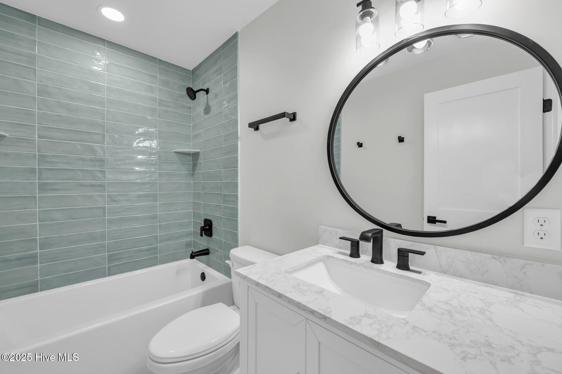 100540114 | Photo 34