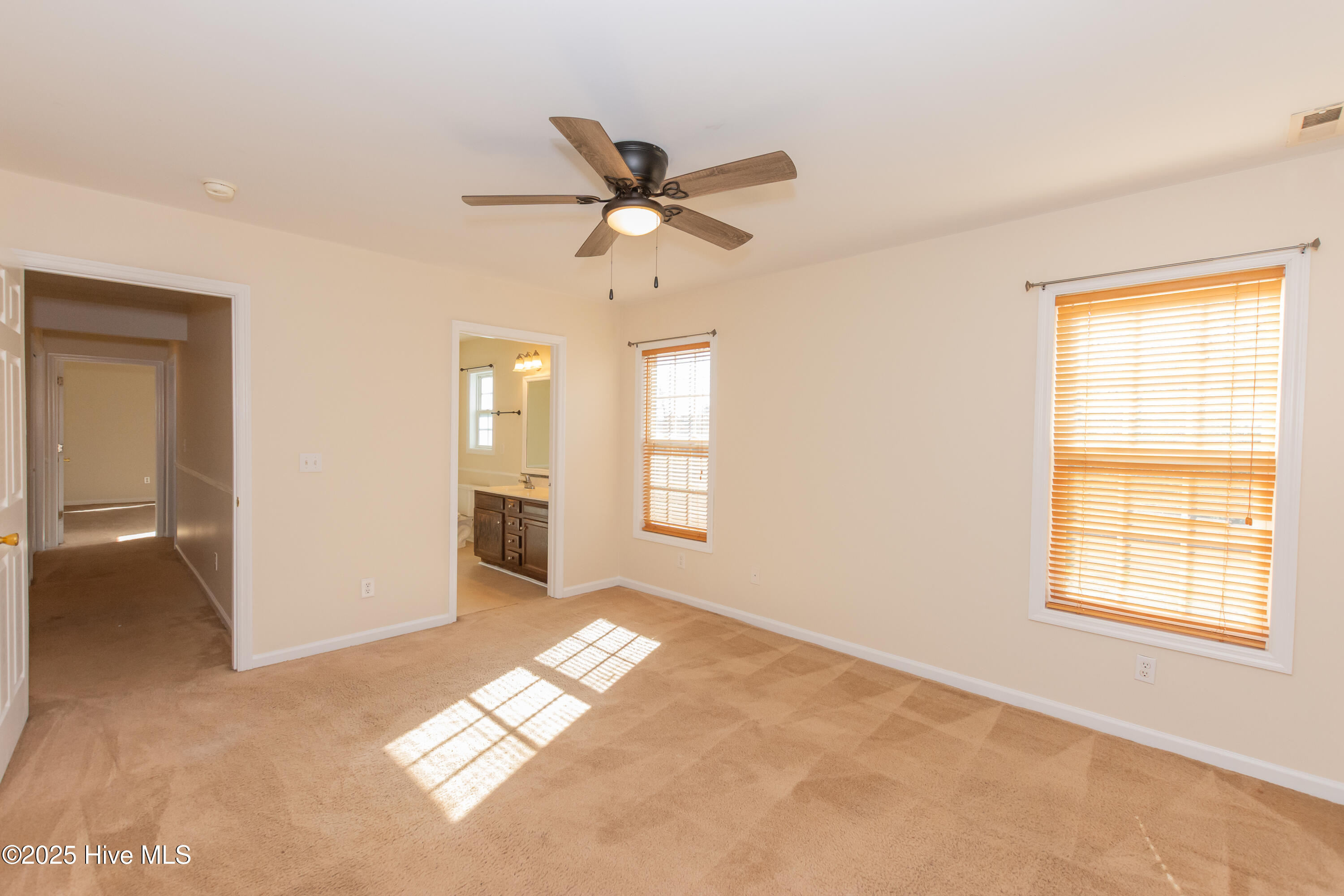 100541193 | Photo 26