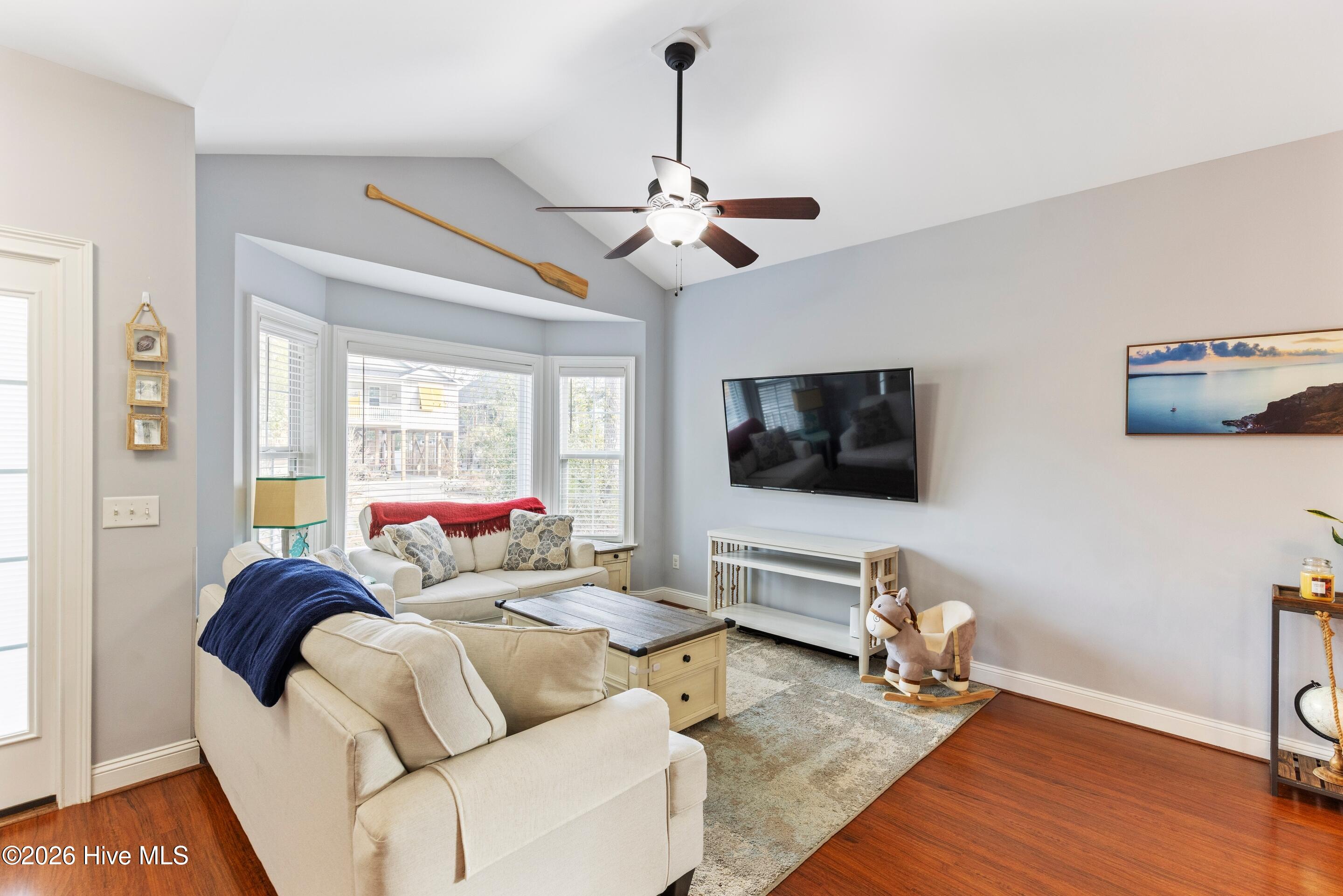 100548789 | Photo 19