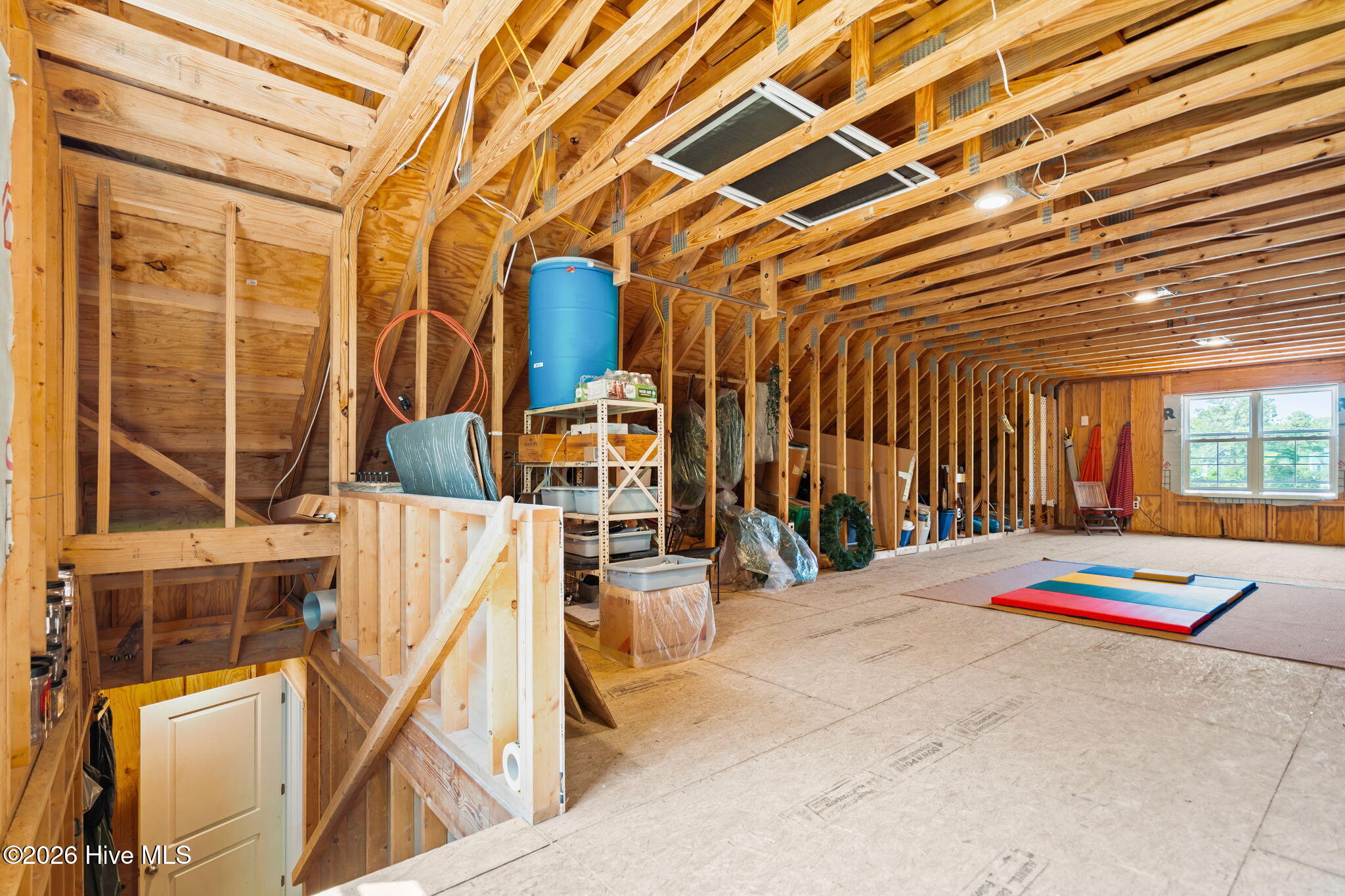 100567886 | Photo 70