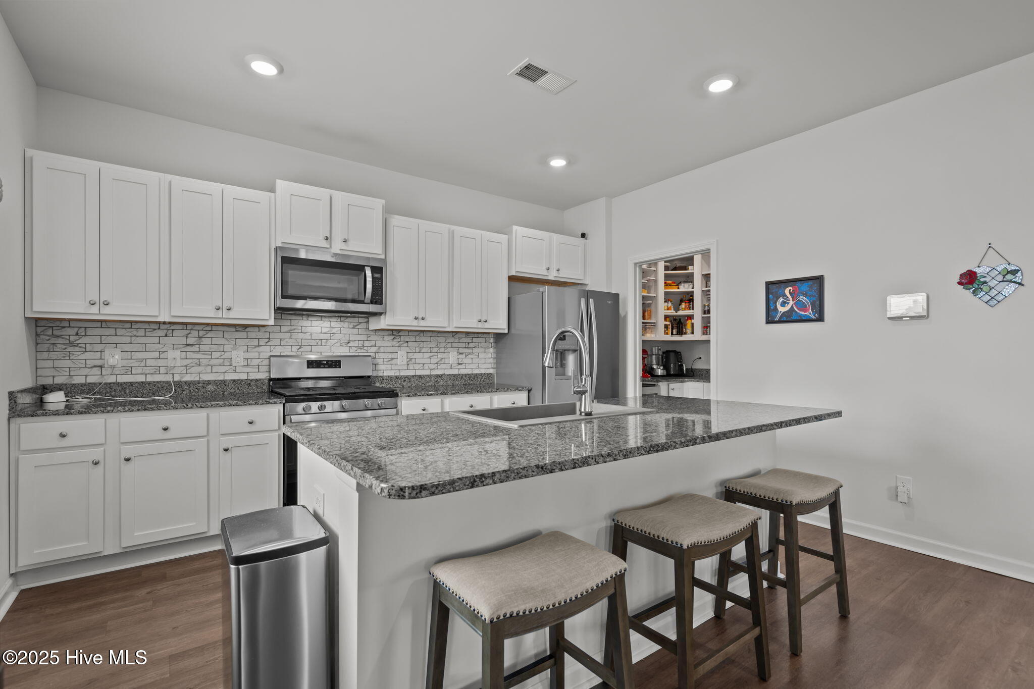 100532297 | Photo 12