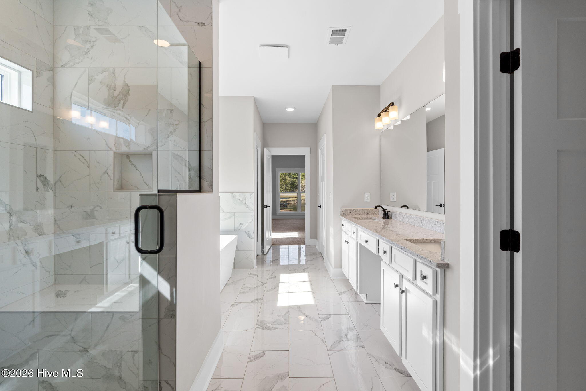 100537581 | Photo 36