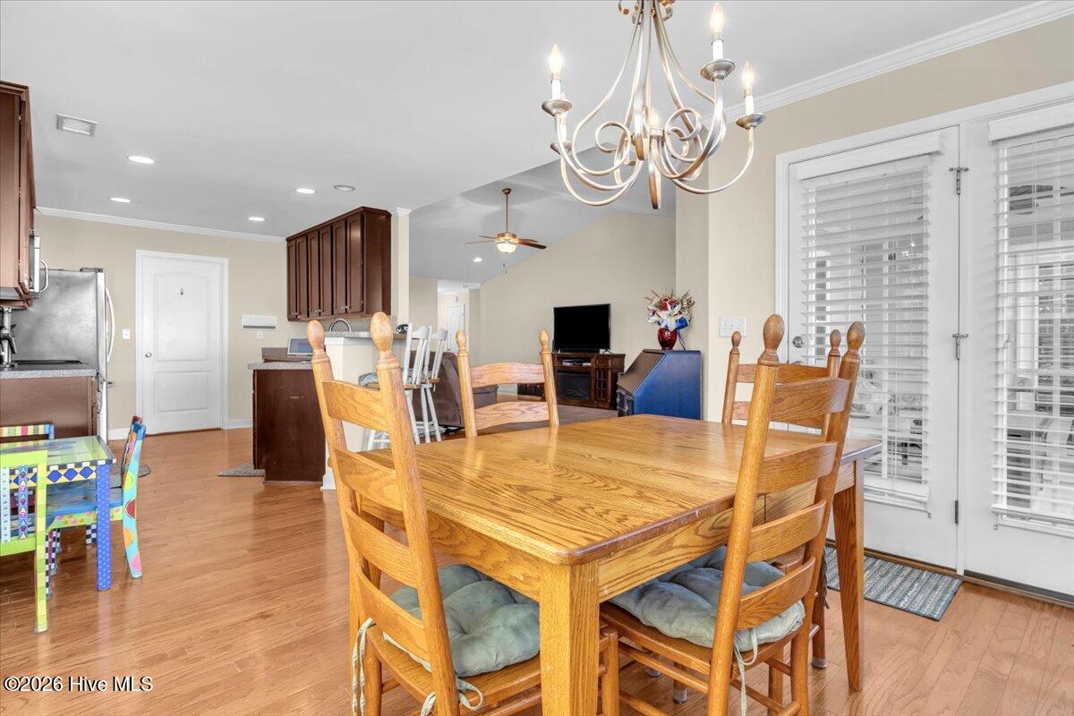 100567099 | Photo 29