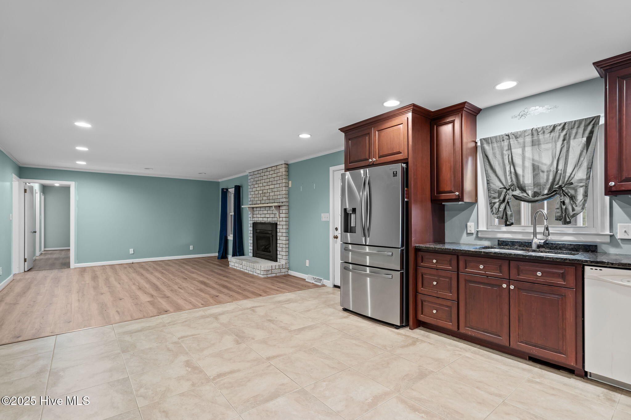 100542917 | Photo 16