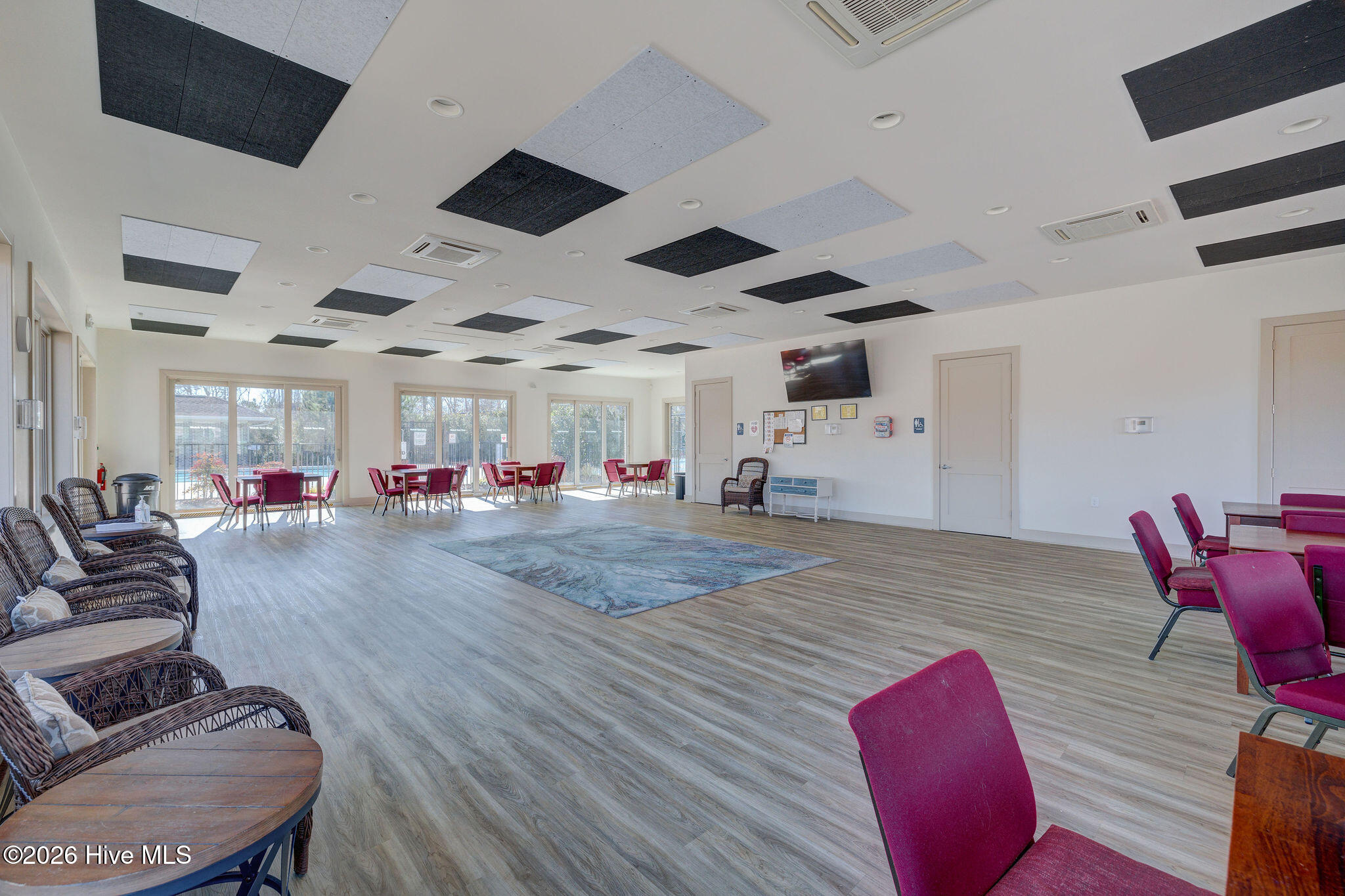 100566278 | Photo 69