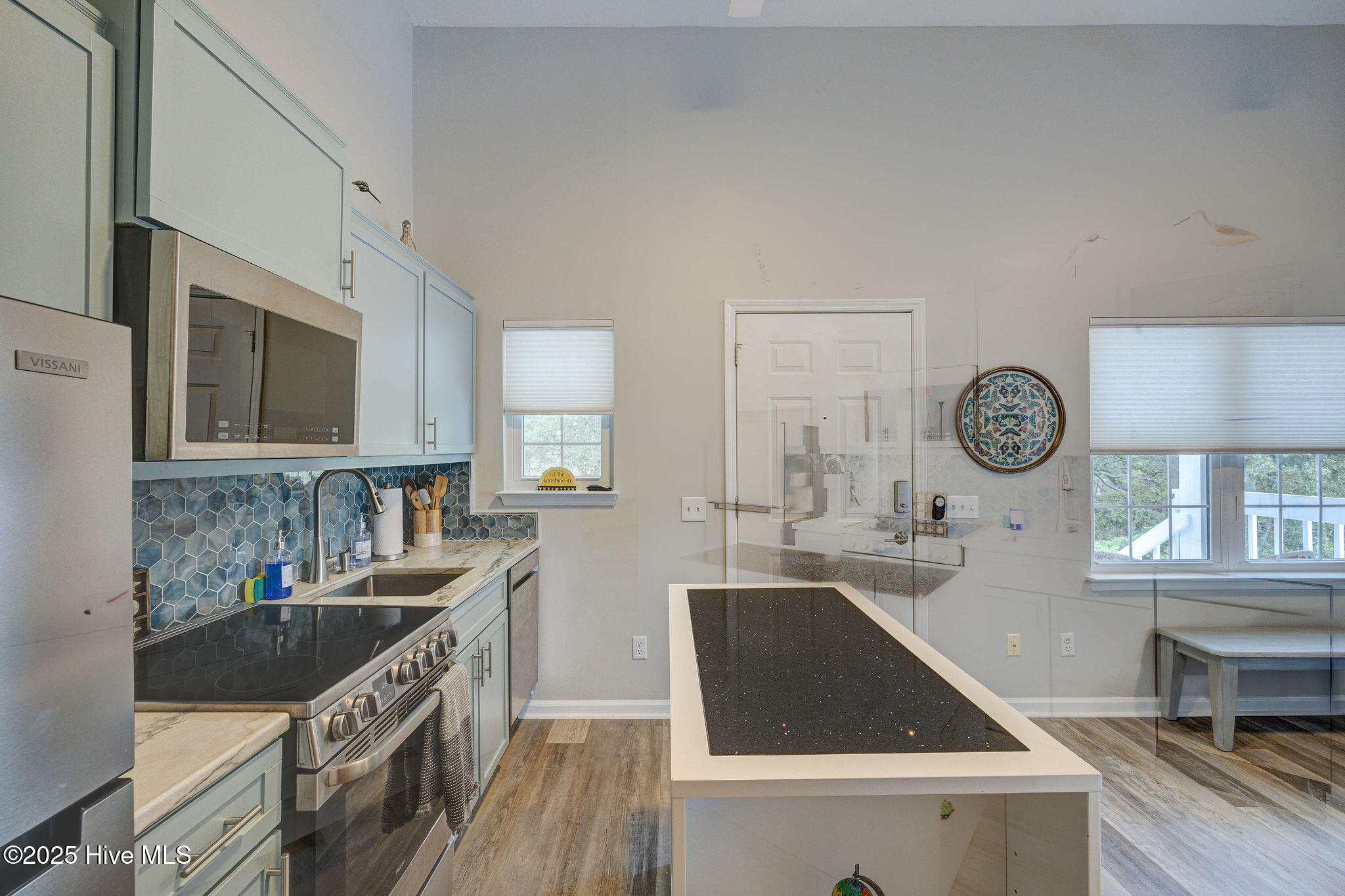 100531587 | Photo 12