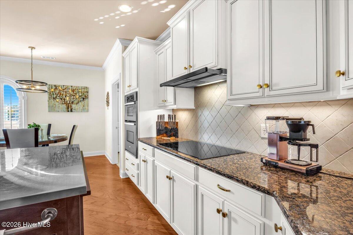 100553917 | Photo 28