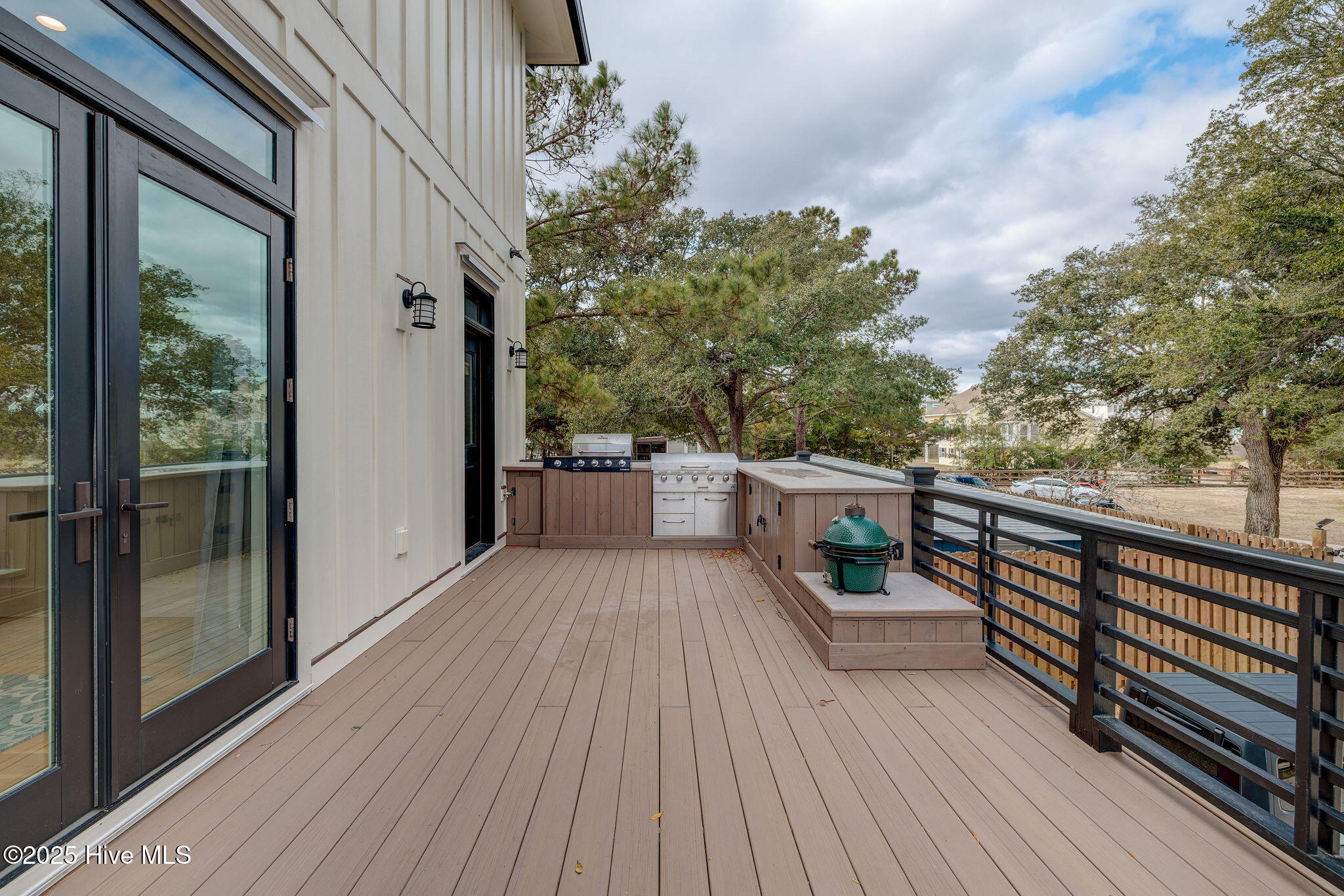 100556089 | Photo 59