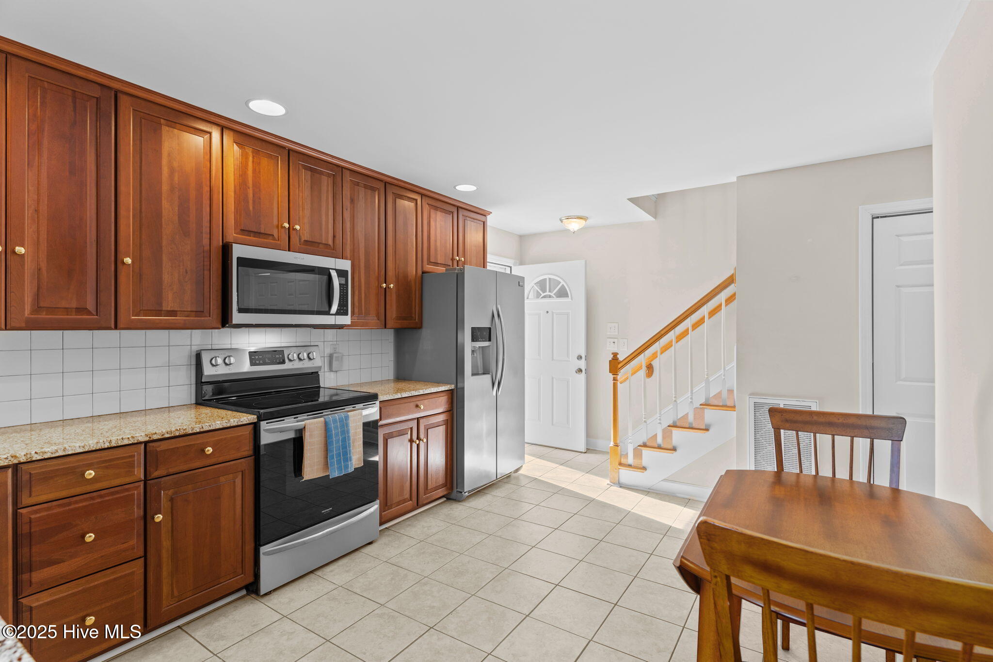 100543111 | Photo 54