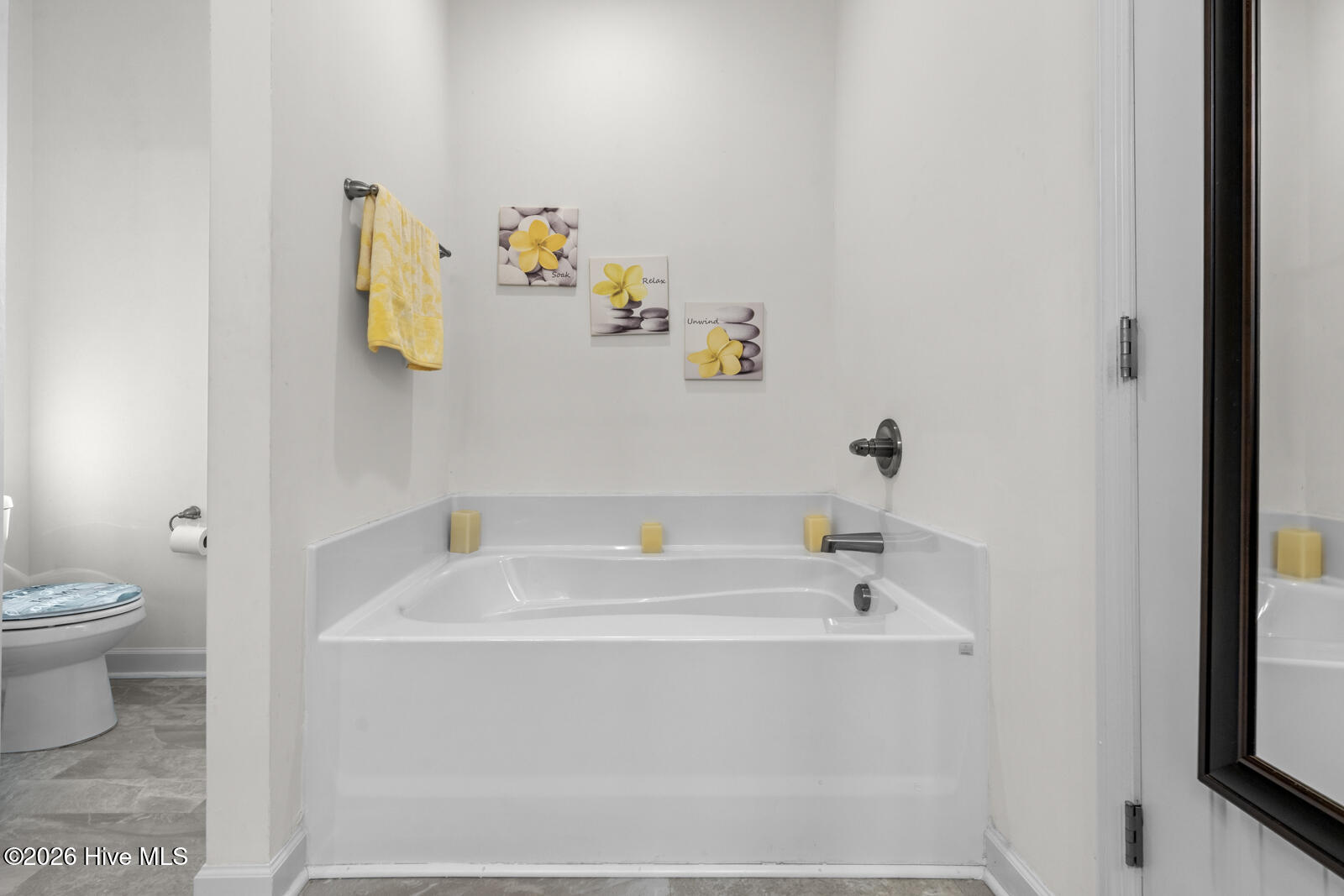 100568958 | Photo 22