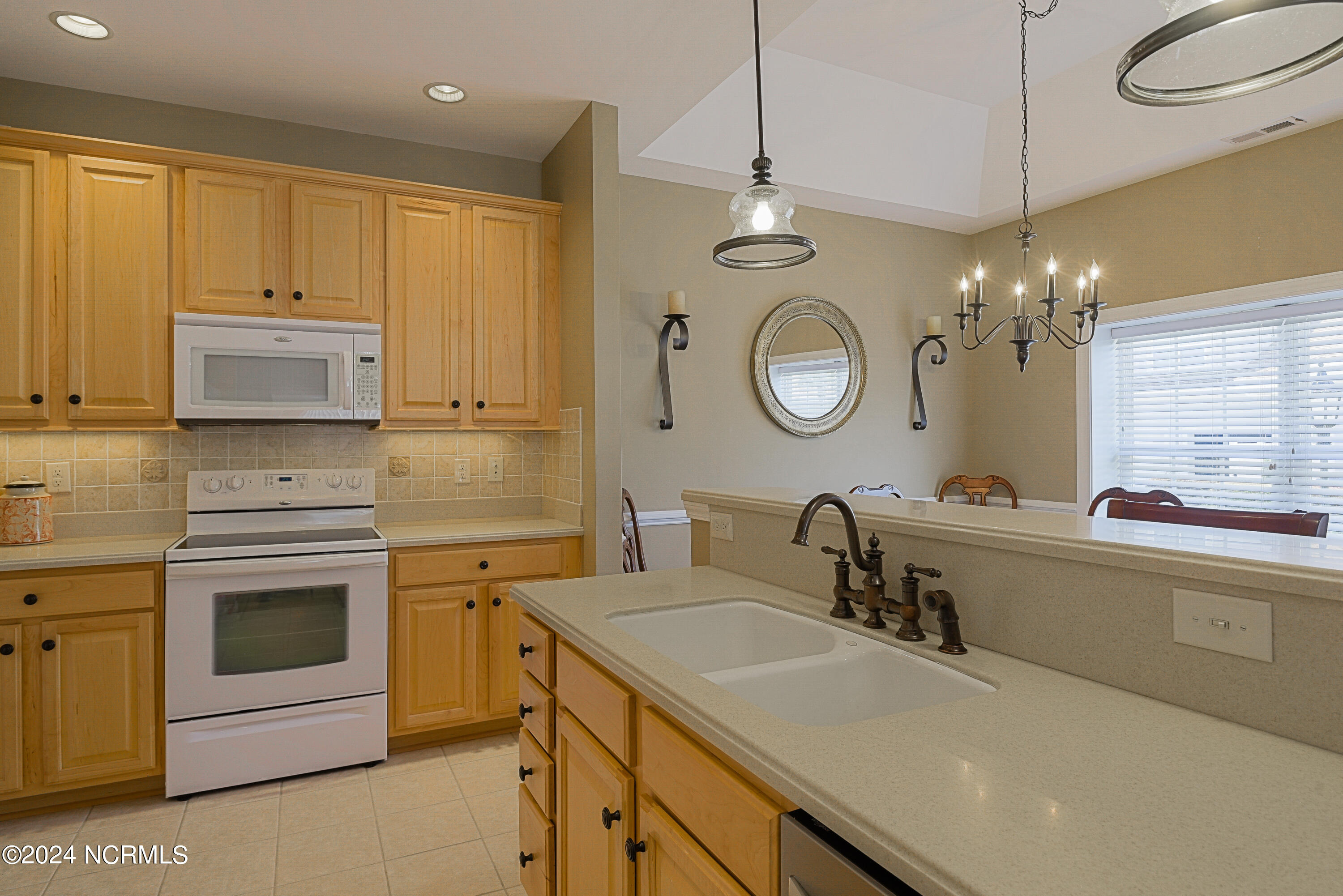 100563661 | Photo 11