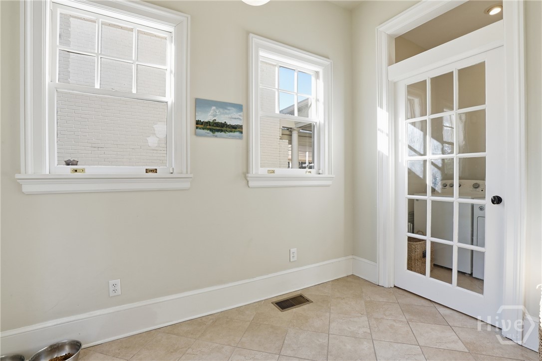 103 E 51st Street, Savannah, GA 31405 Listing Photo  11