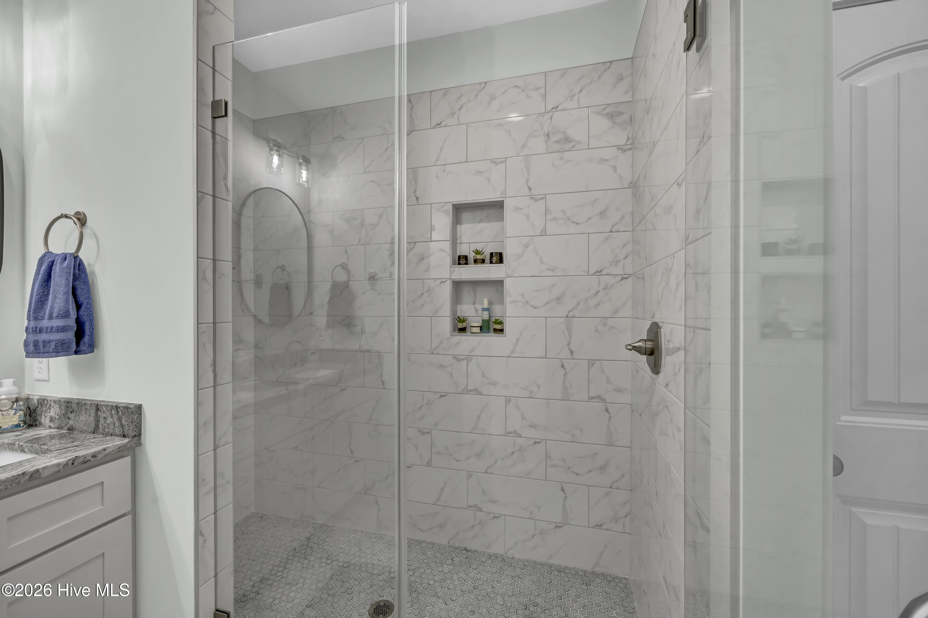 100555875 | Photo 15