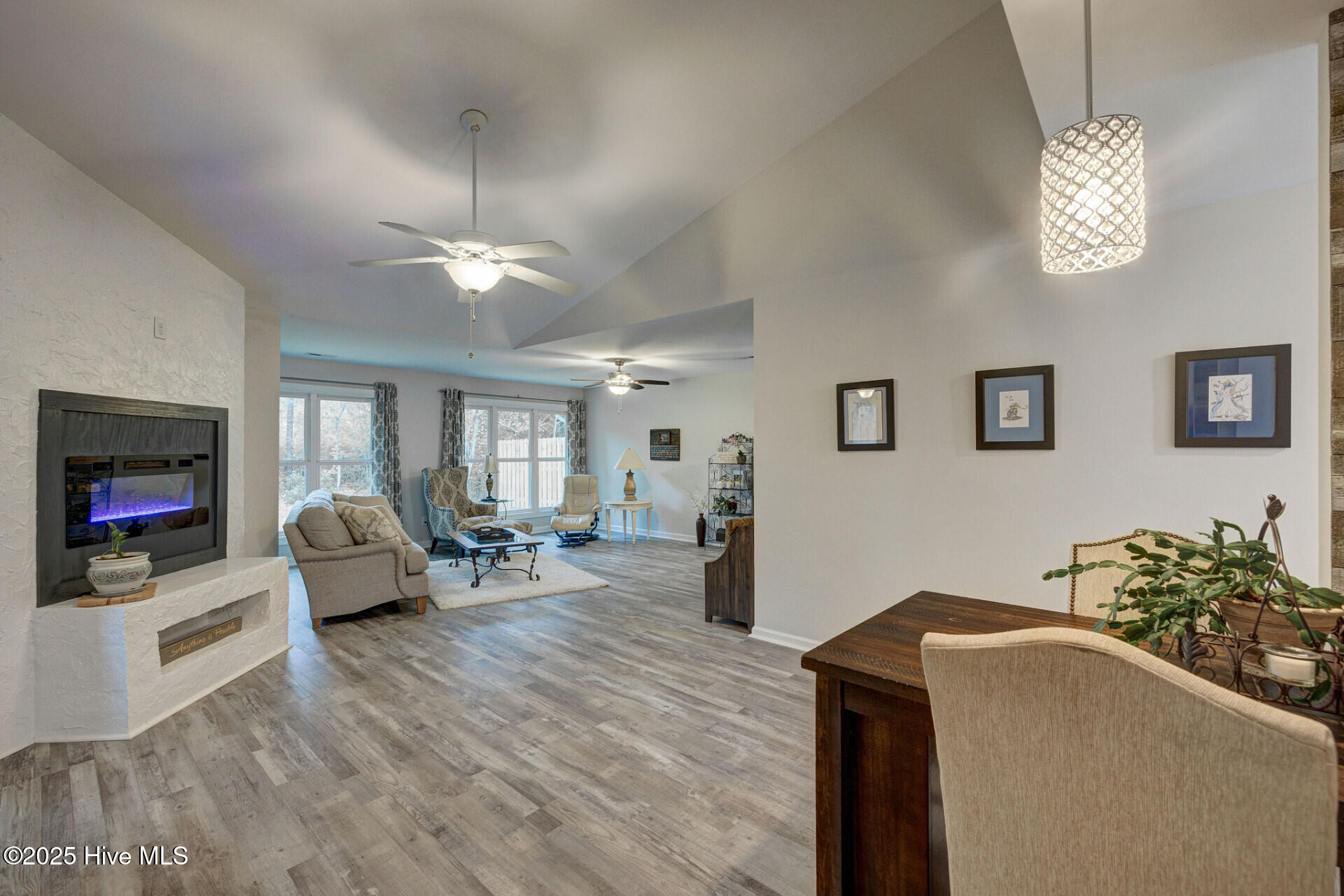 100533914 | Photo 13