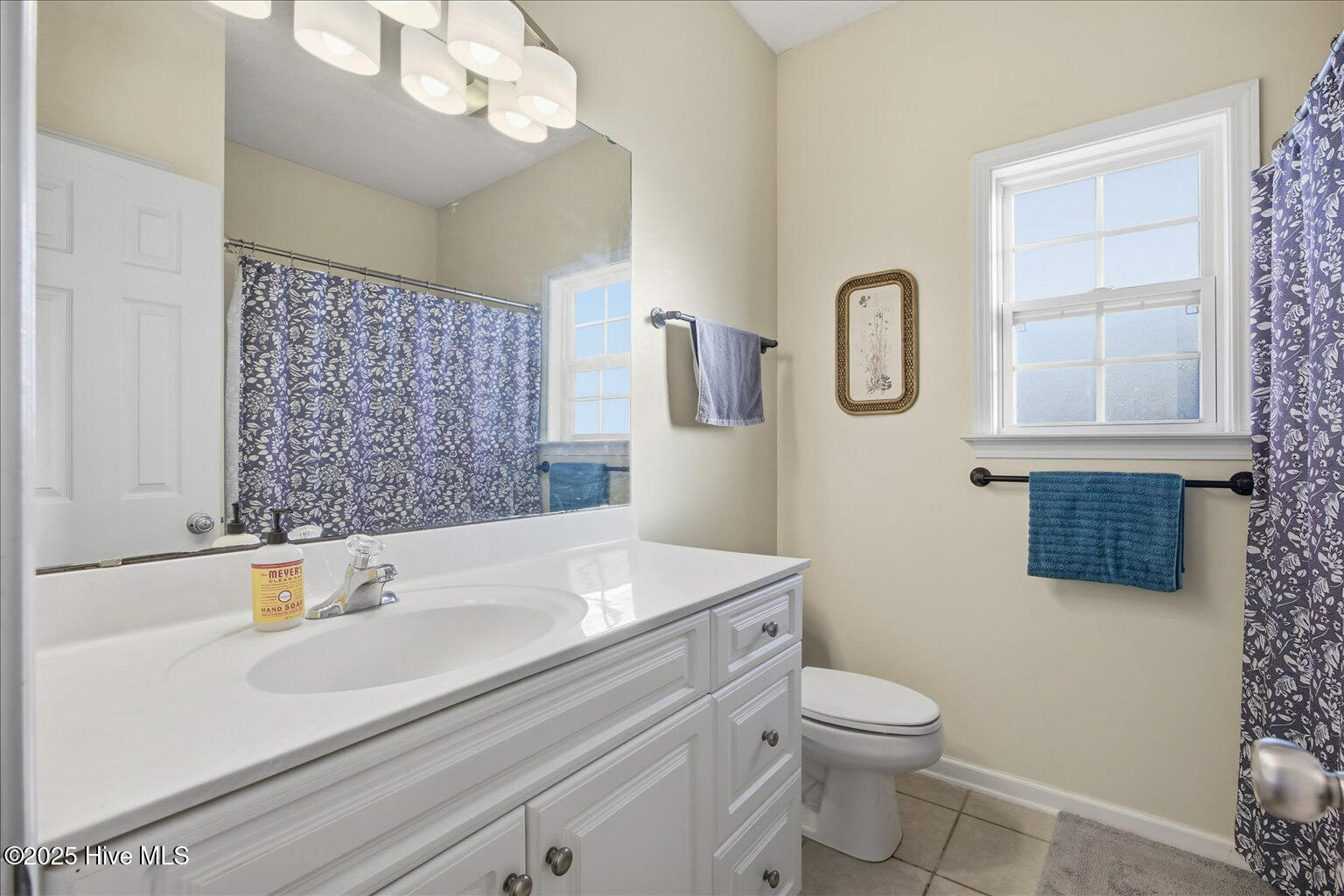 100542002 | Photo 11