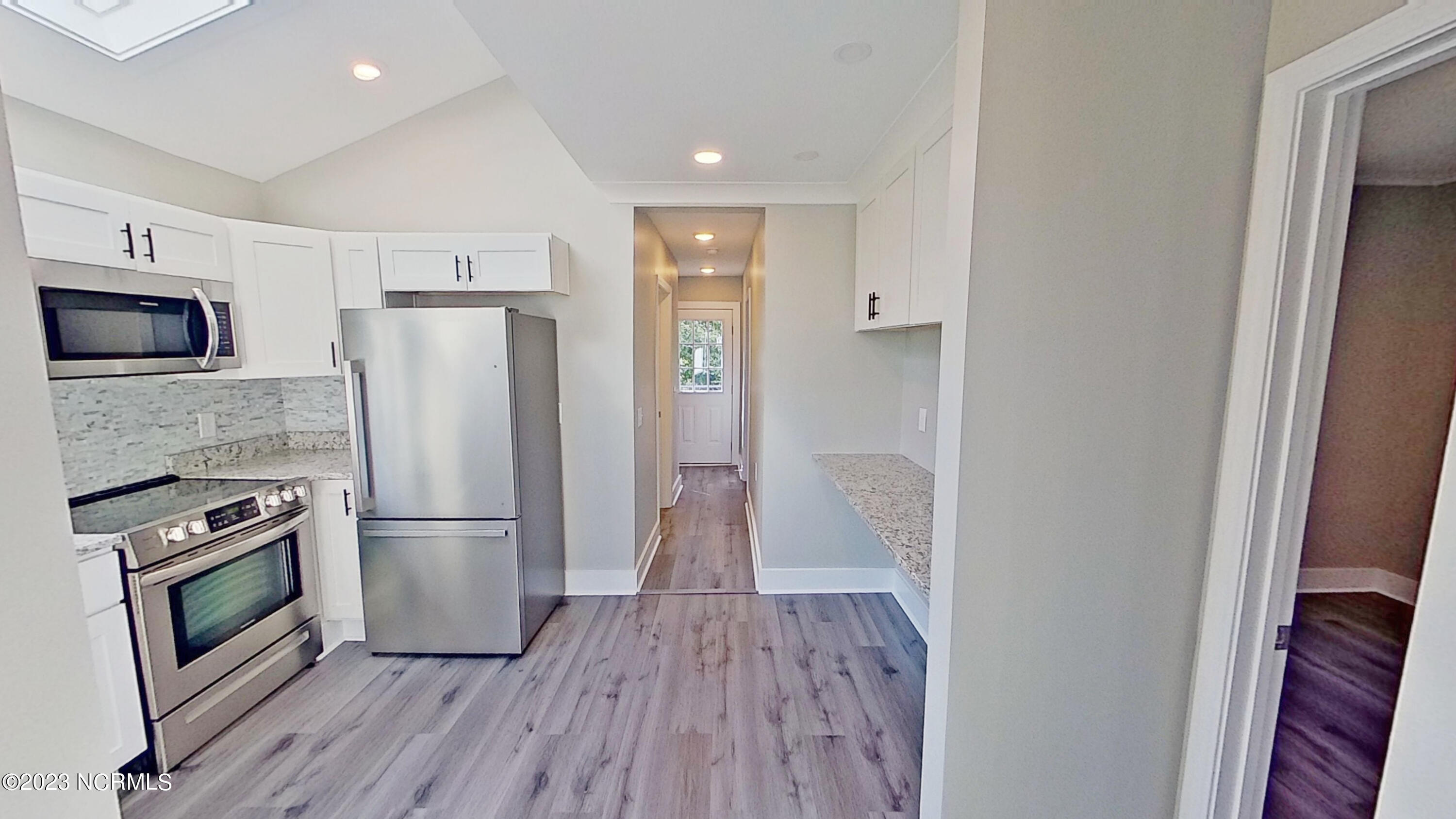 100521220 | Photo 13