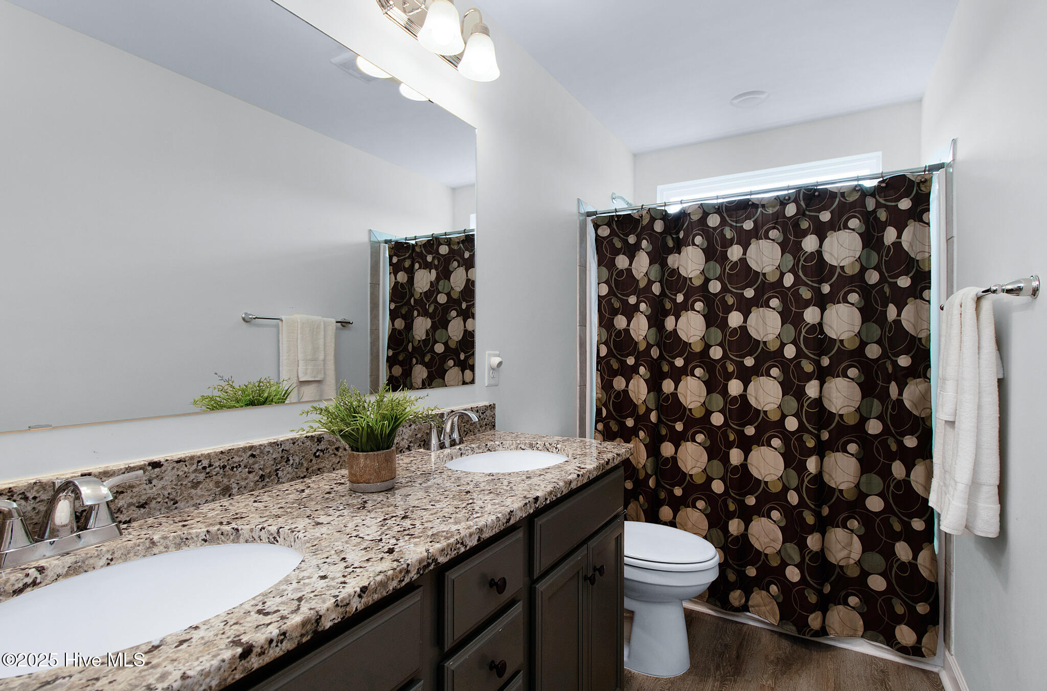 100532125 | Photo 30