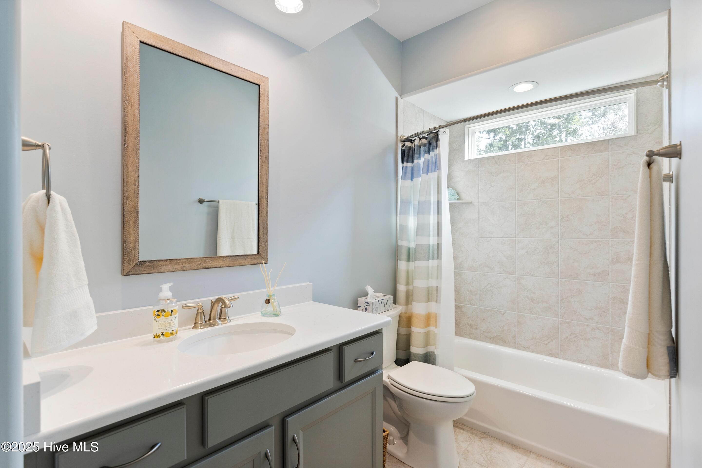 100558361 | Photo 39