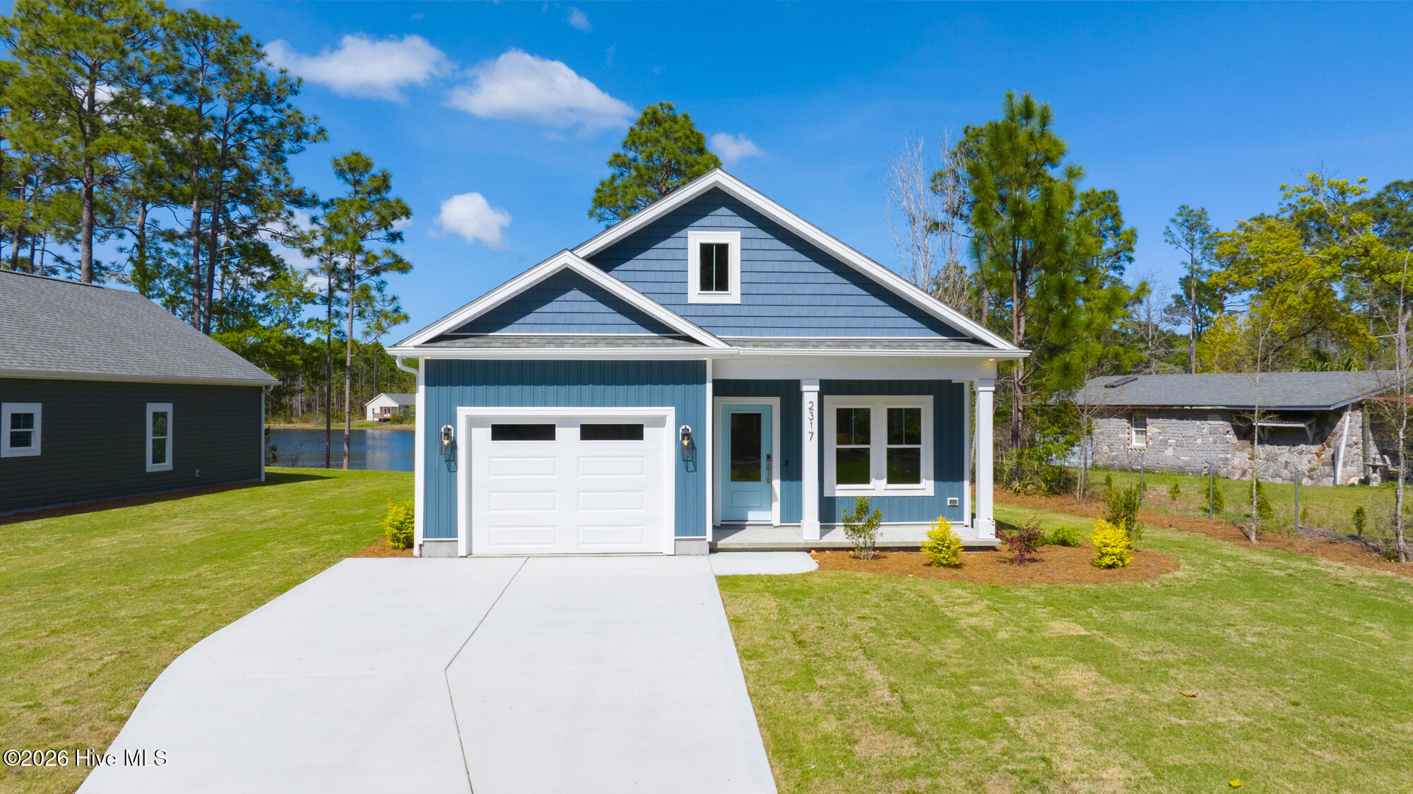 100565592 | Photo 63