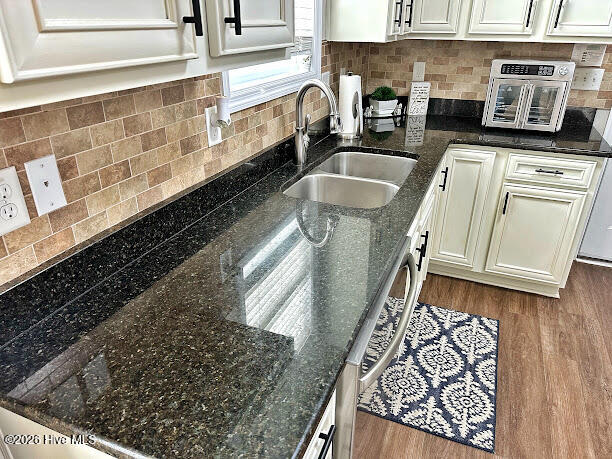 100560235 | Photo 21