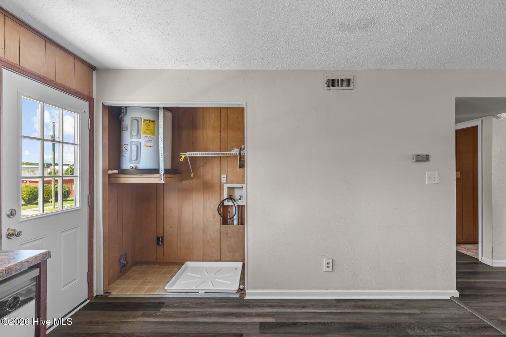 100550796 | Photo 33